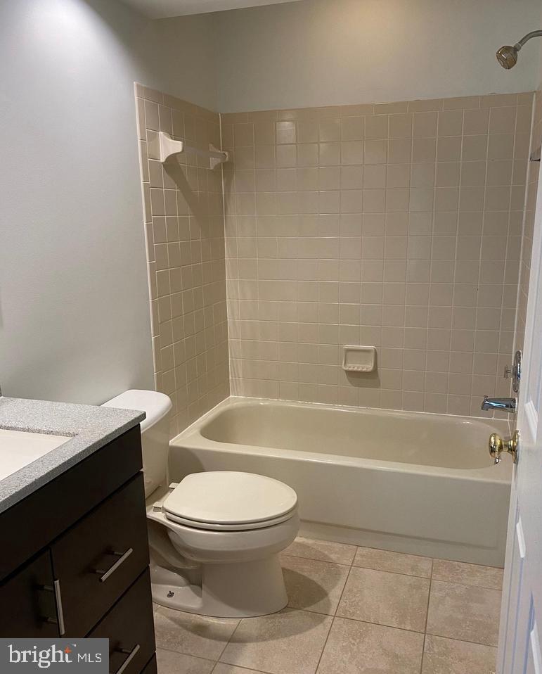 WOODGATE MANOR - Residential Lease