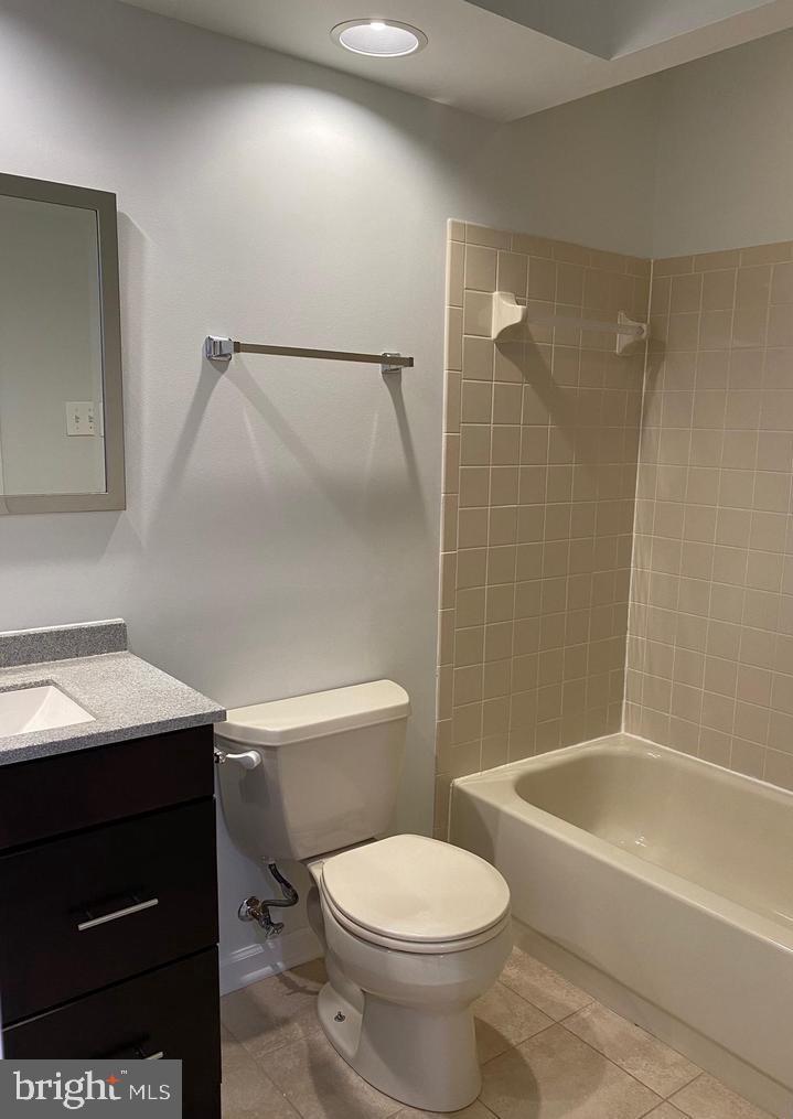 WOODGATE MANOR - Residential Lease