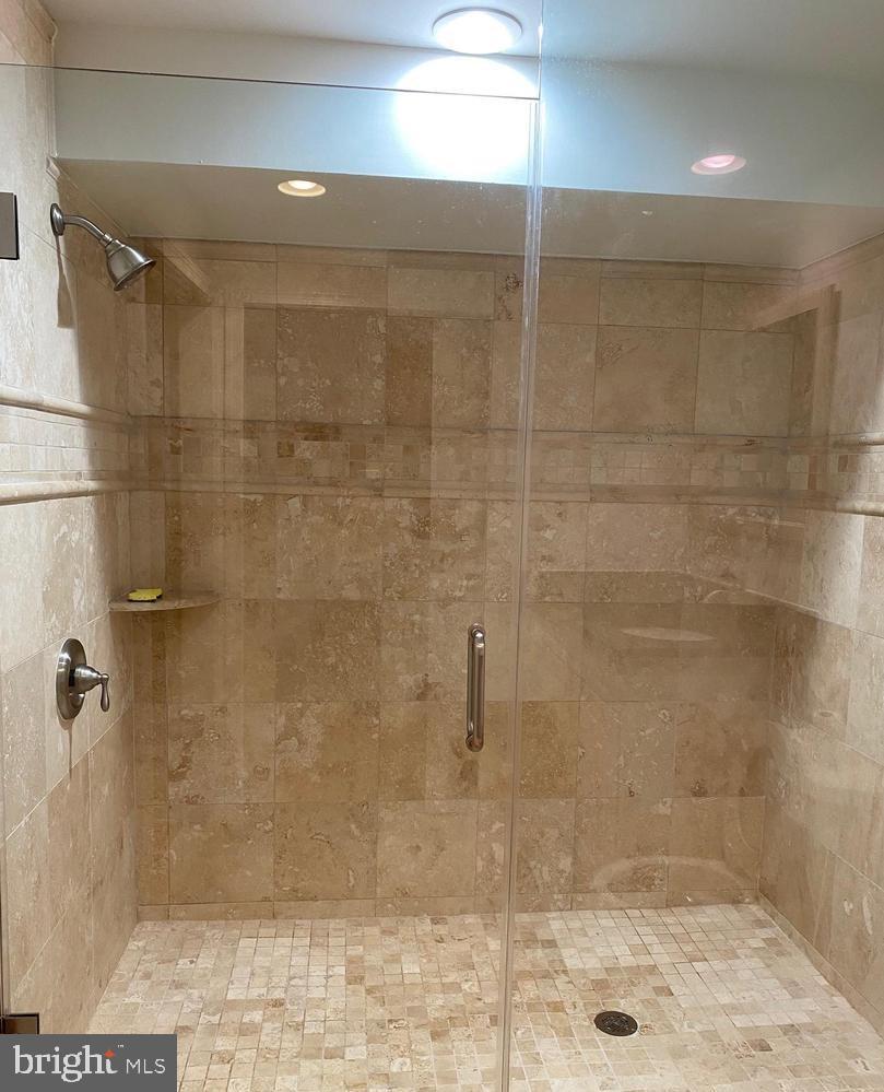 WOODGATE MANOR - Residential Lease