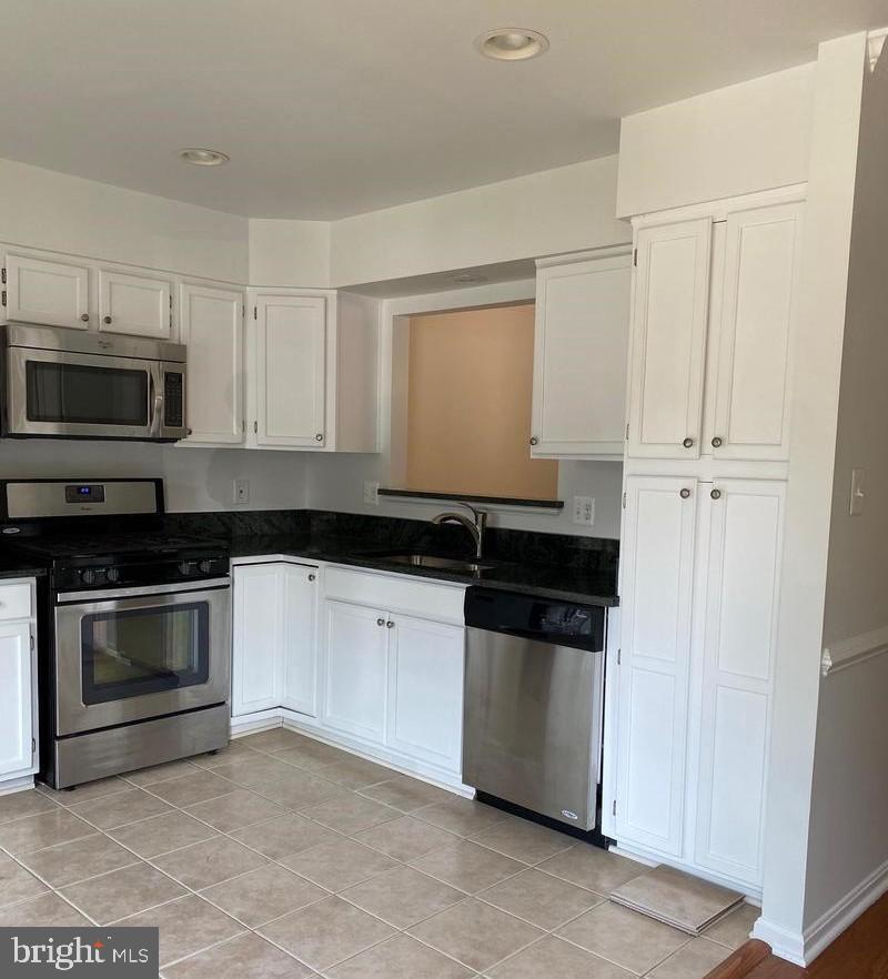 WOODGATE MANOR - Residential Lease