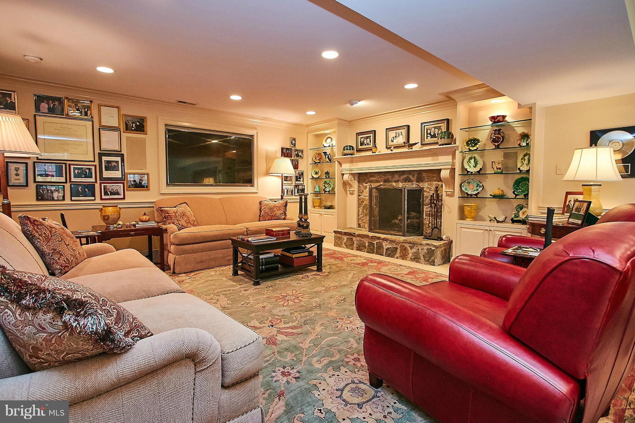 COUNTRY CLUB HILLS - Residential