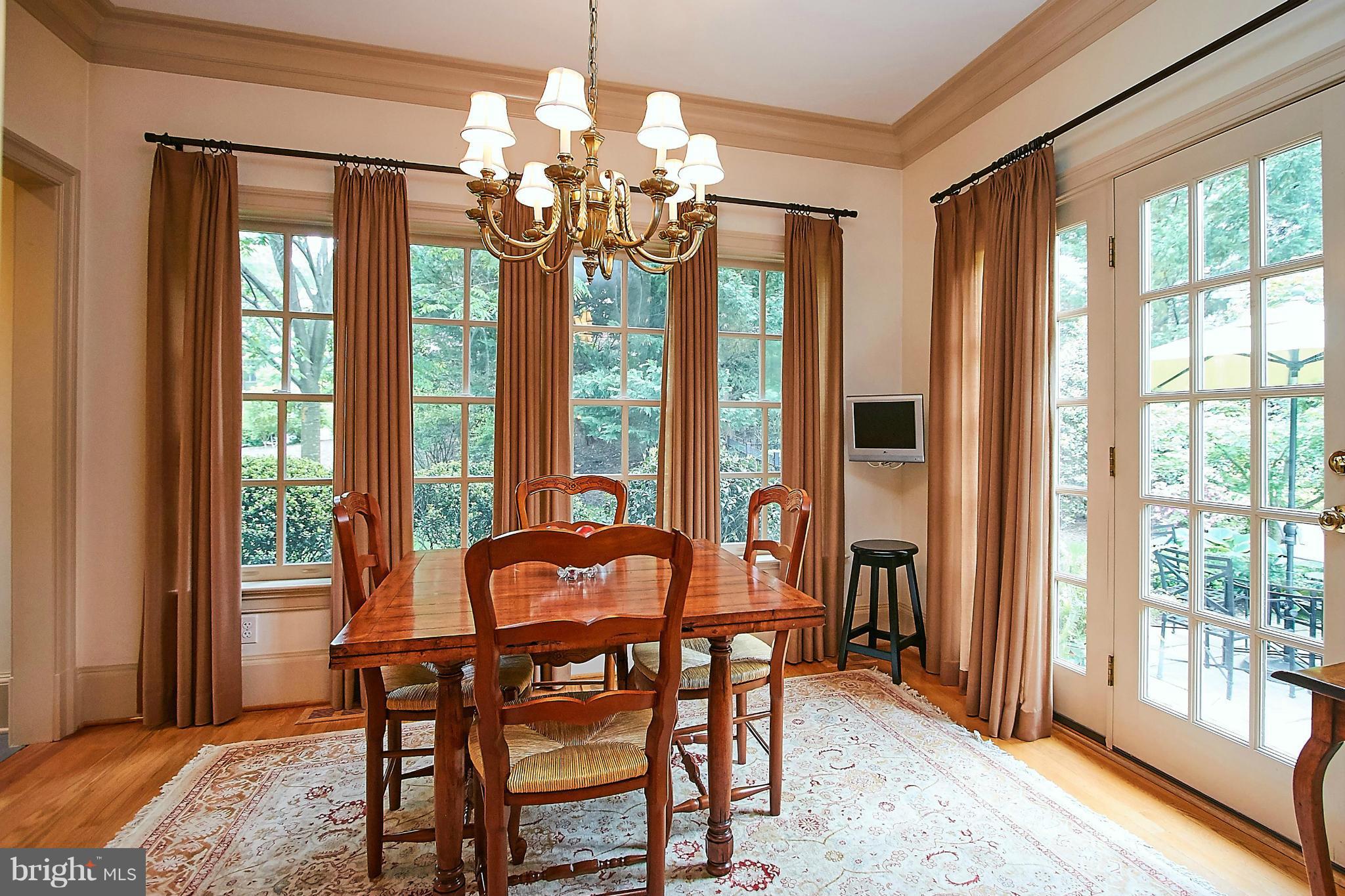 COUNTRY CLUB HILLS - Residential
