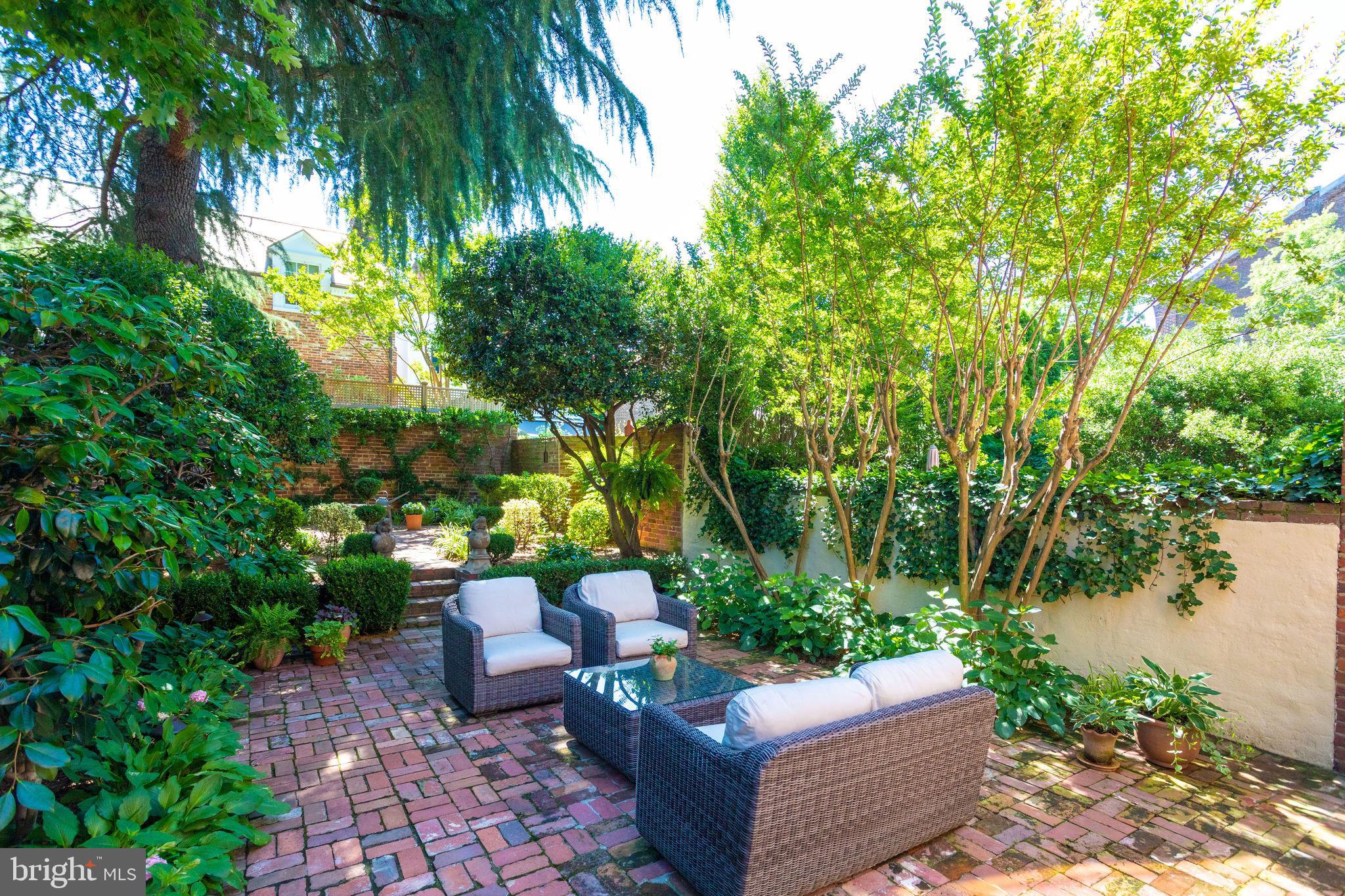 OLD TOWN ALEXANDRIA - Residential