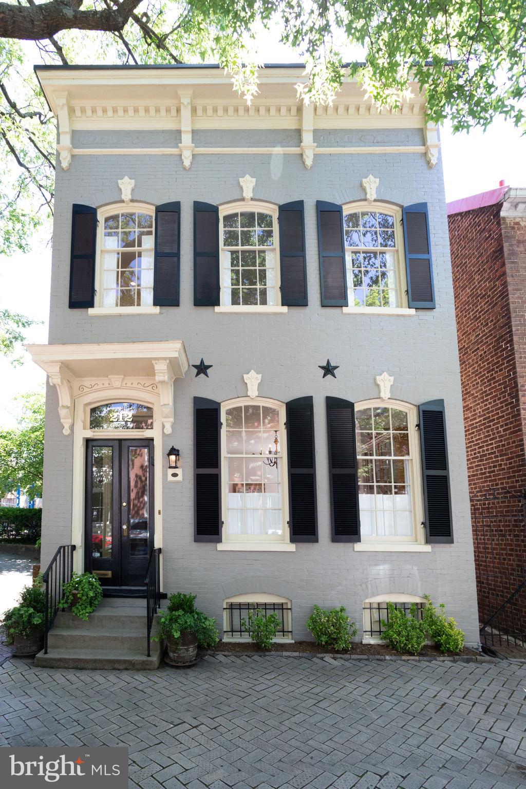 OLD TOWN ALEXANDRIA - Residential