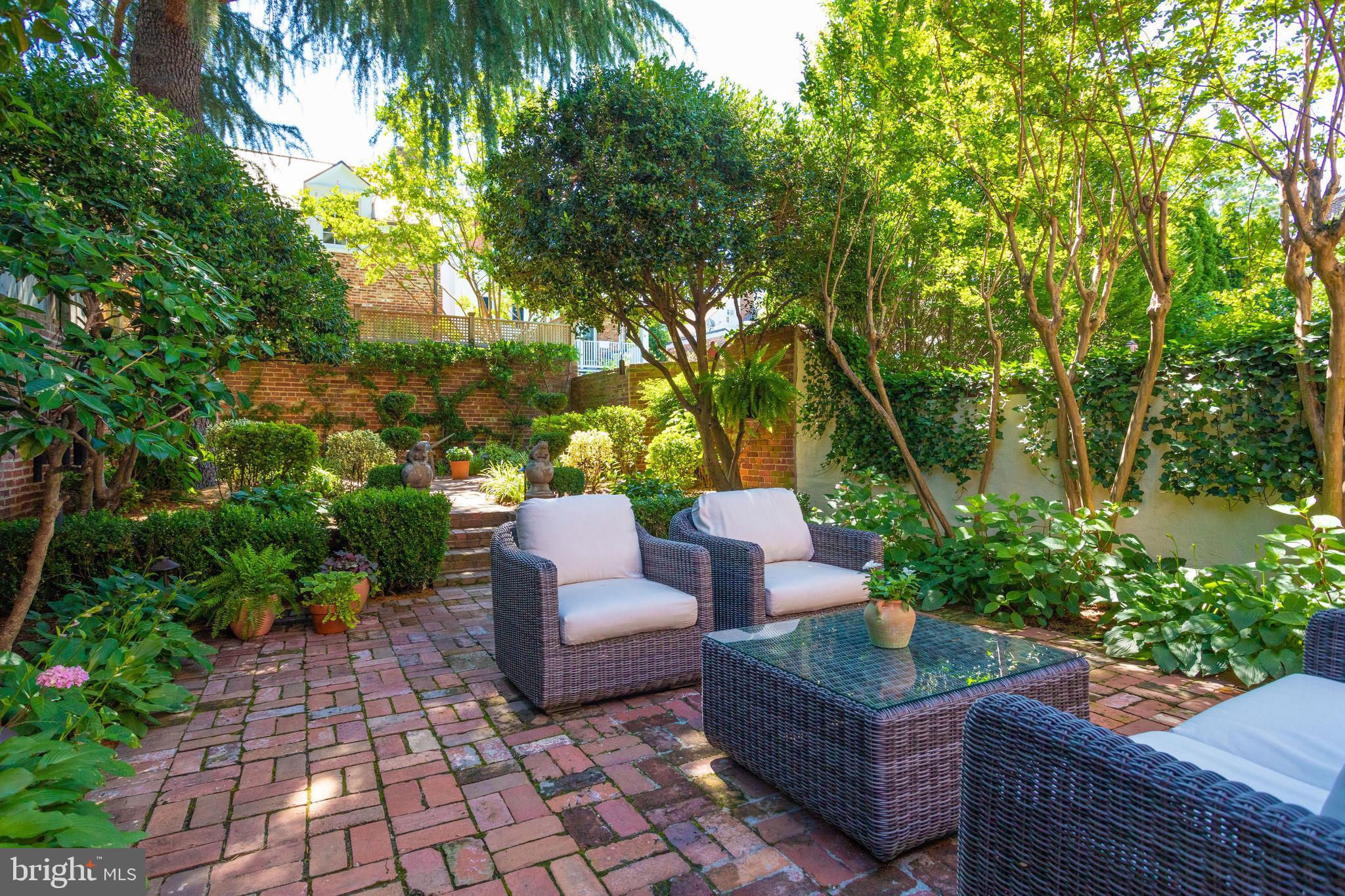 OLD TOWN ALEXANDRIA - Residential