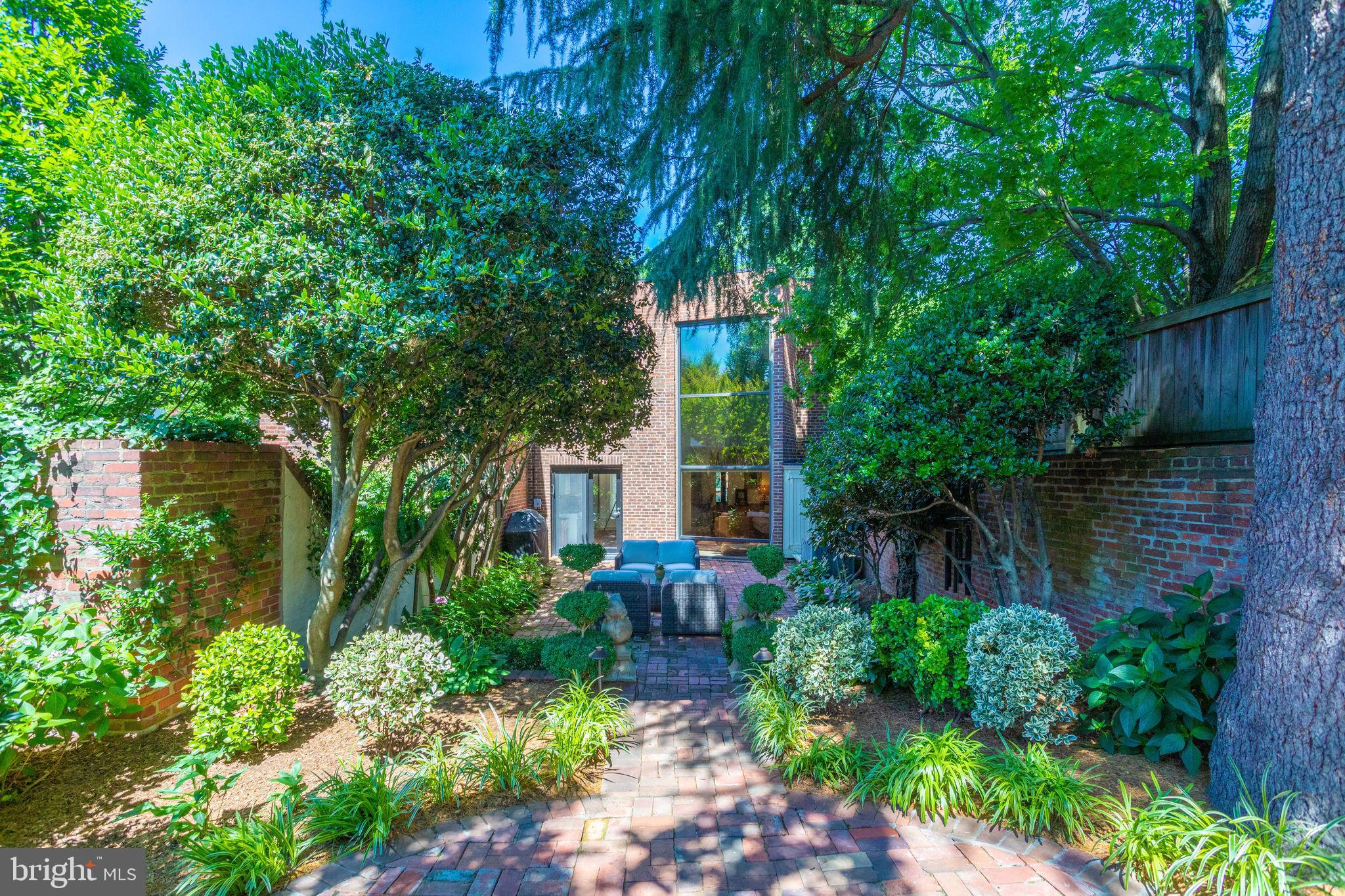 OLD TOWN ALEXANDRIA - Residential