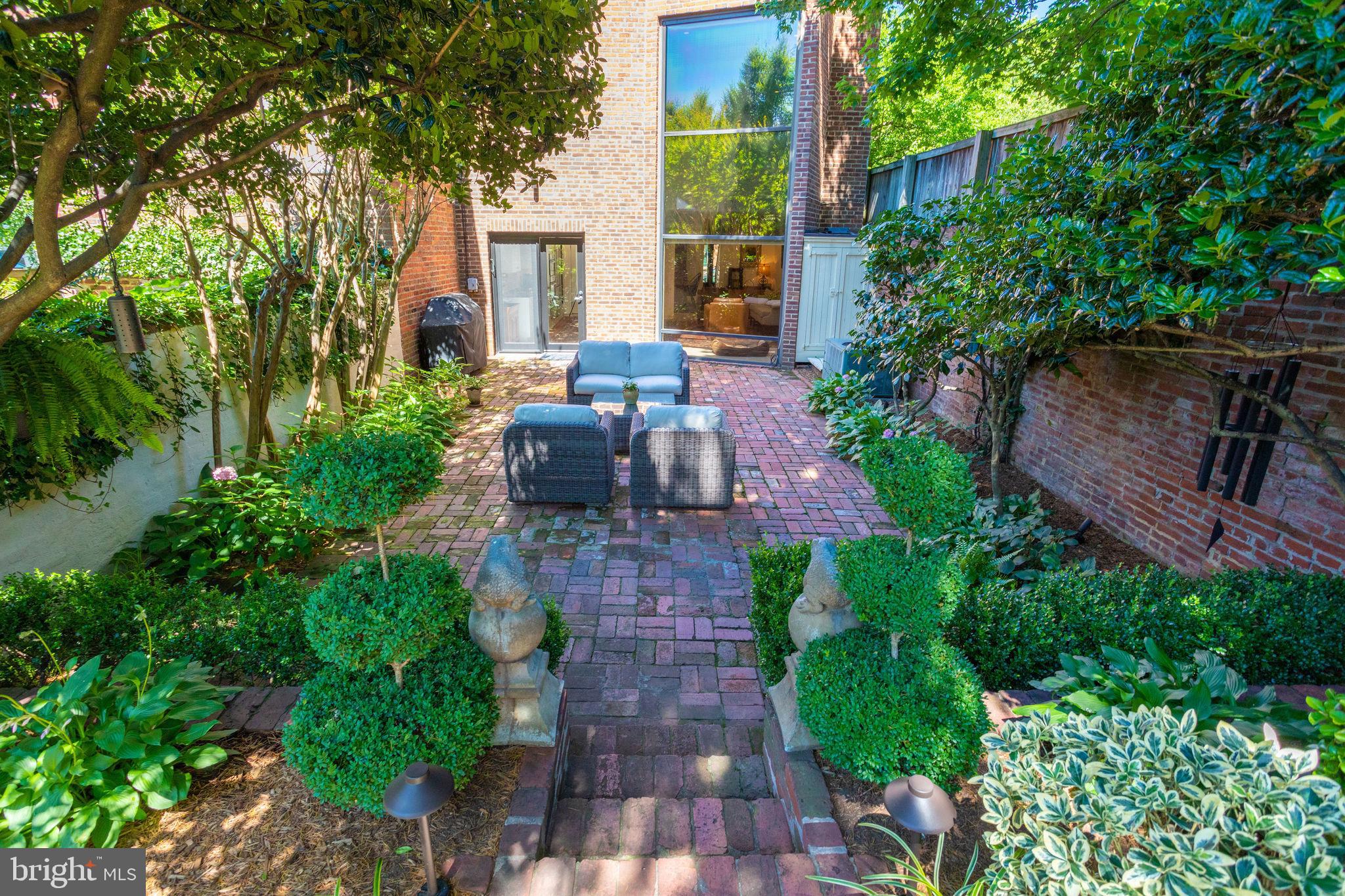 OLD TOWN ALEXANDRIA - Residential