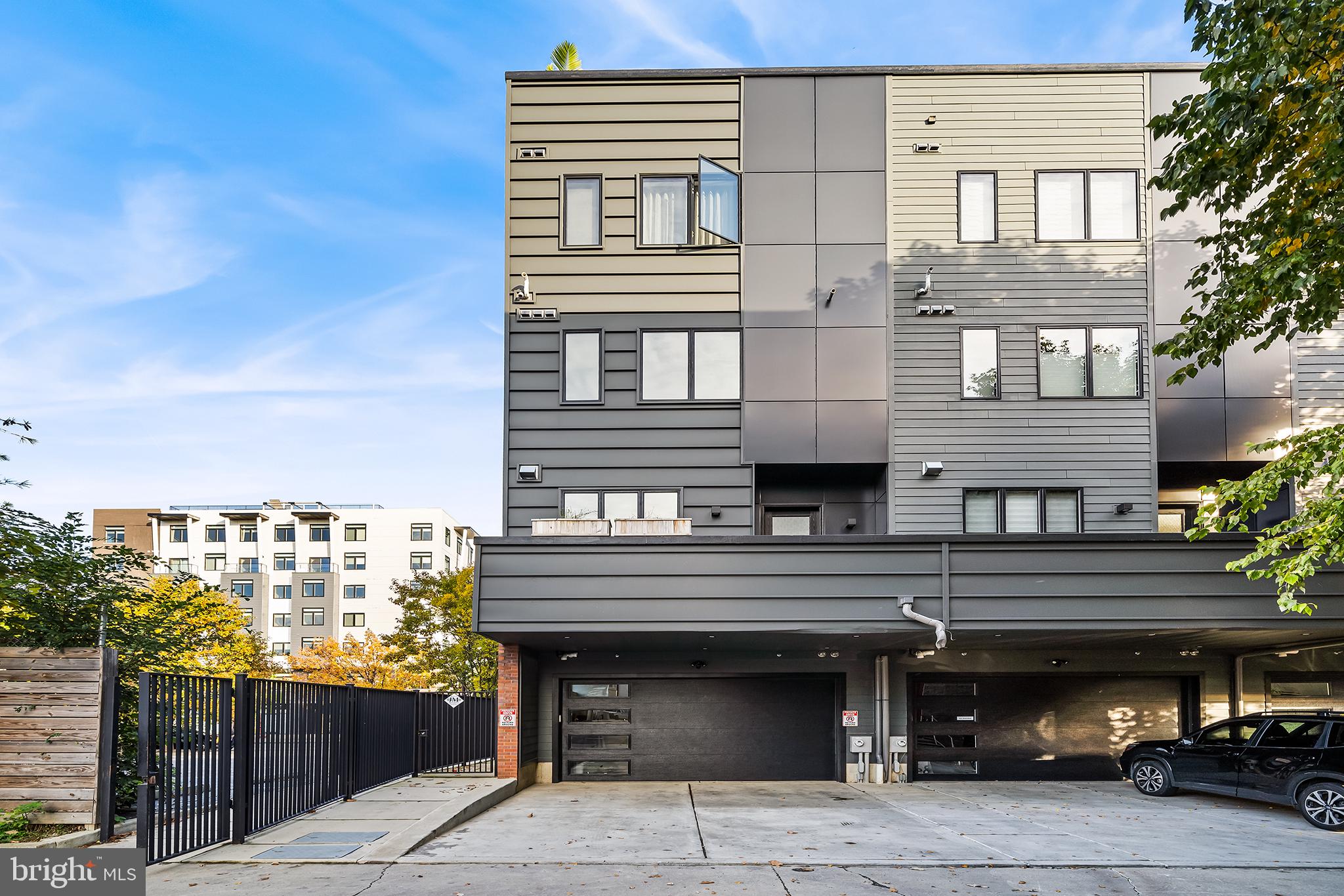 AVENUE OF THE ARTS - Residential