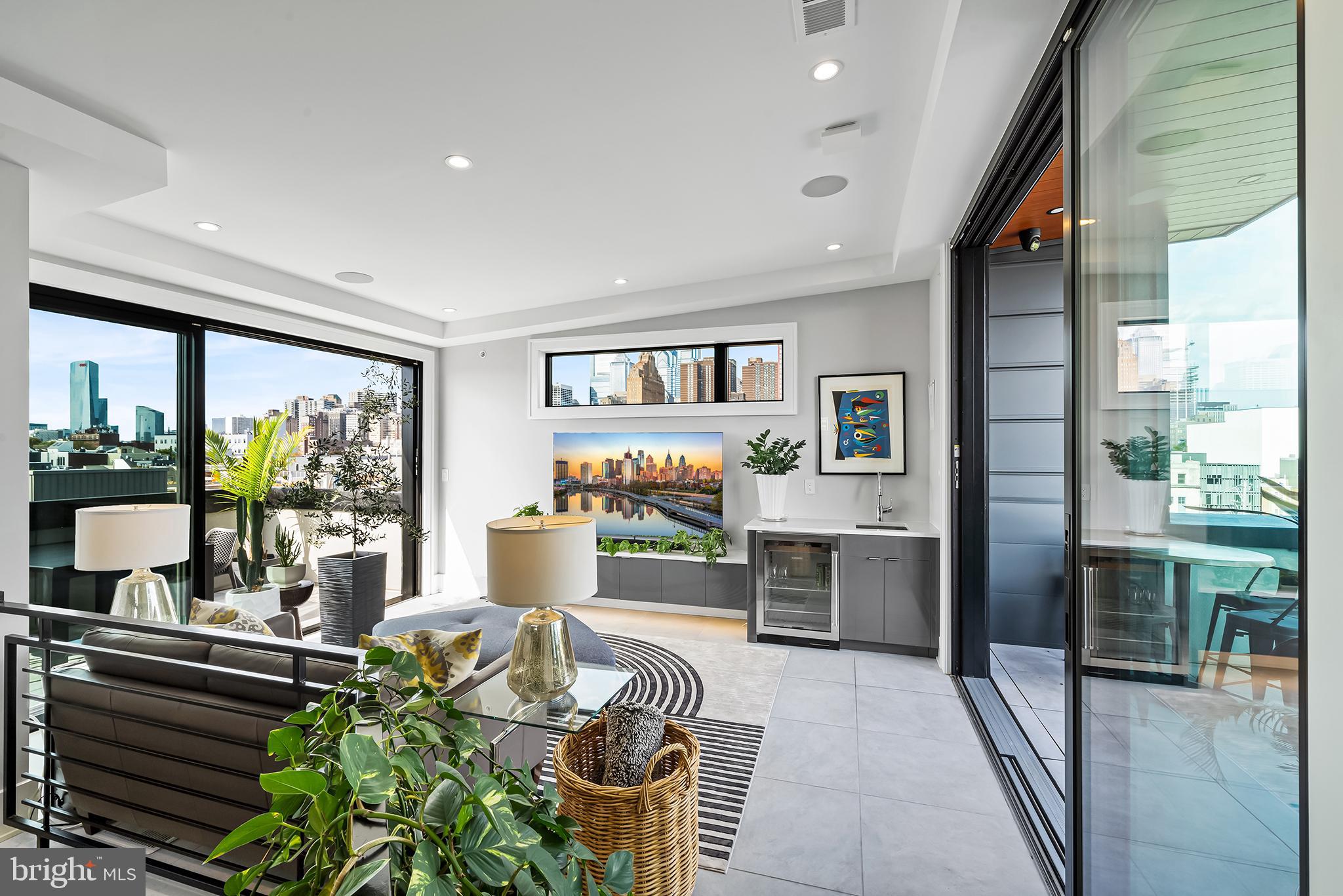 AVENUE OF THE ARTS - Residential