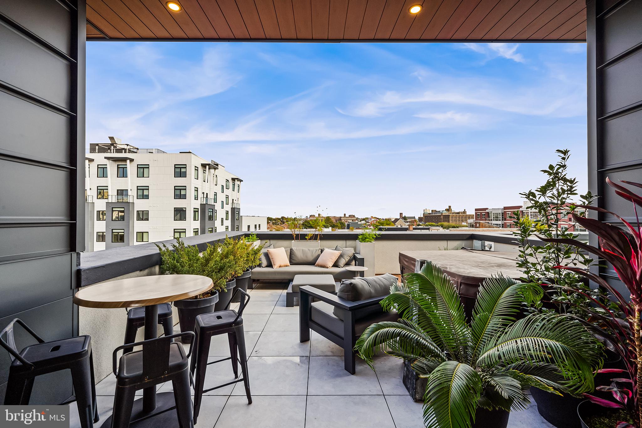 AVENUE OF THE ARTS - Residential