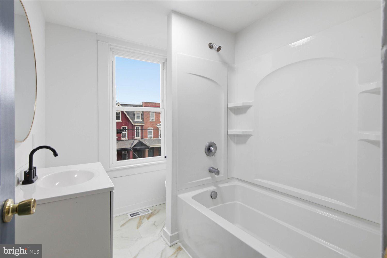 LANCASTER - Residential