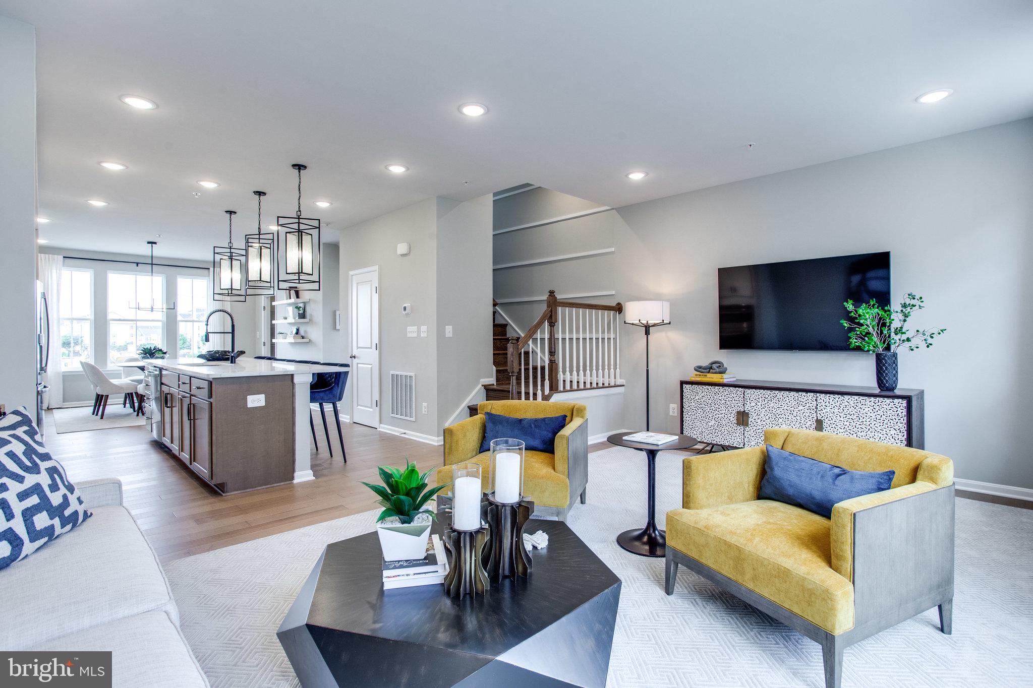 TOWNS AT MARKET COMMONS - Residential