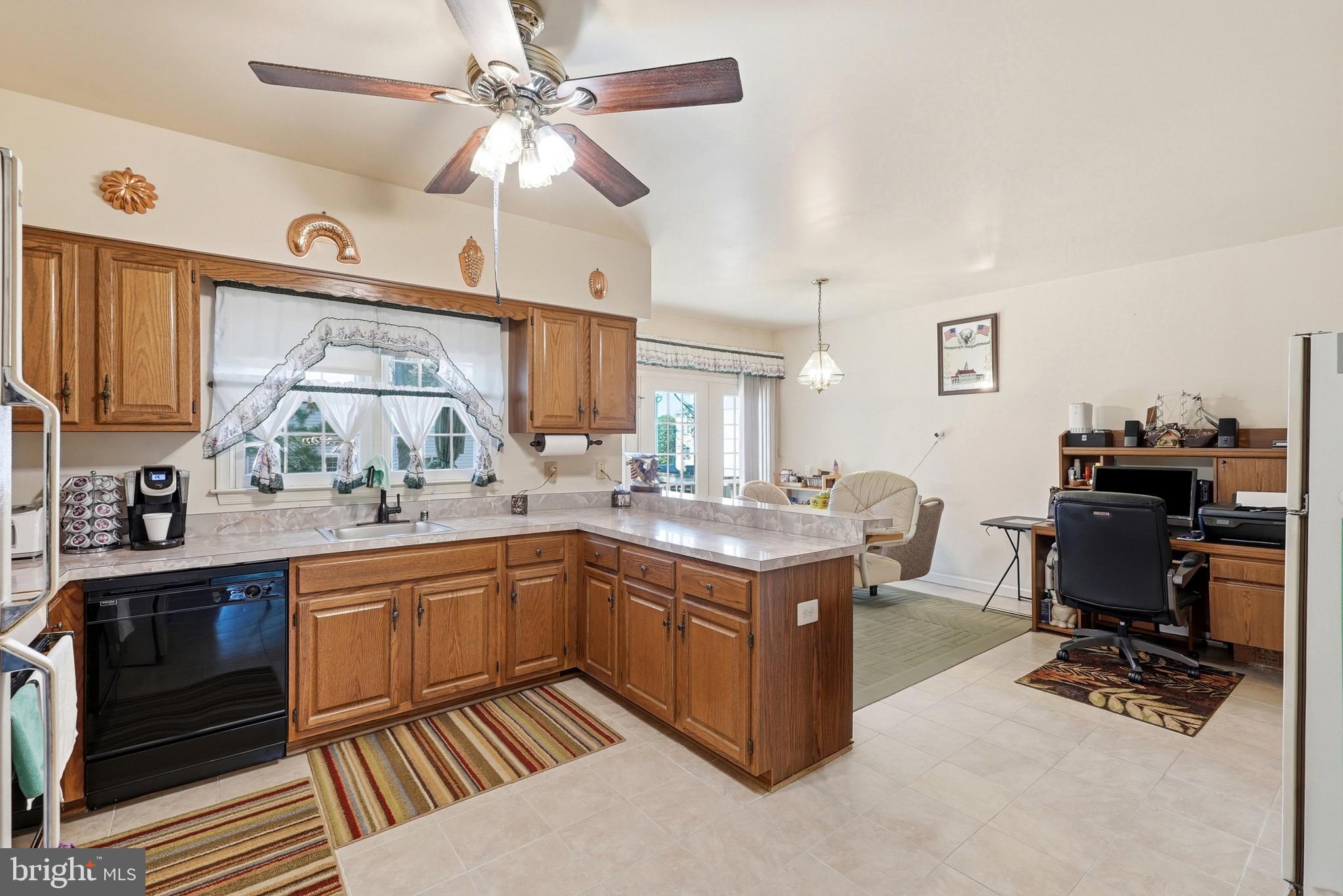 SEVEN OAKS - Residential