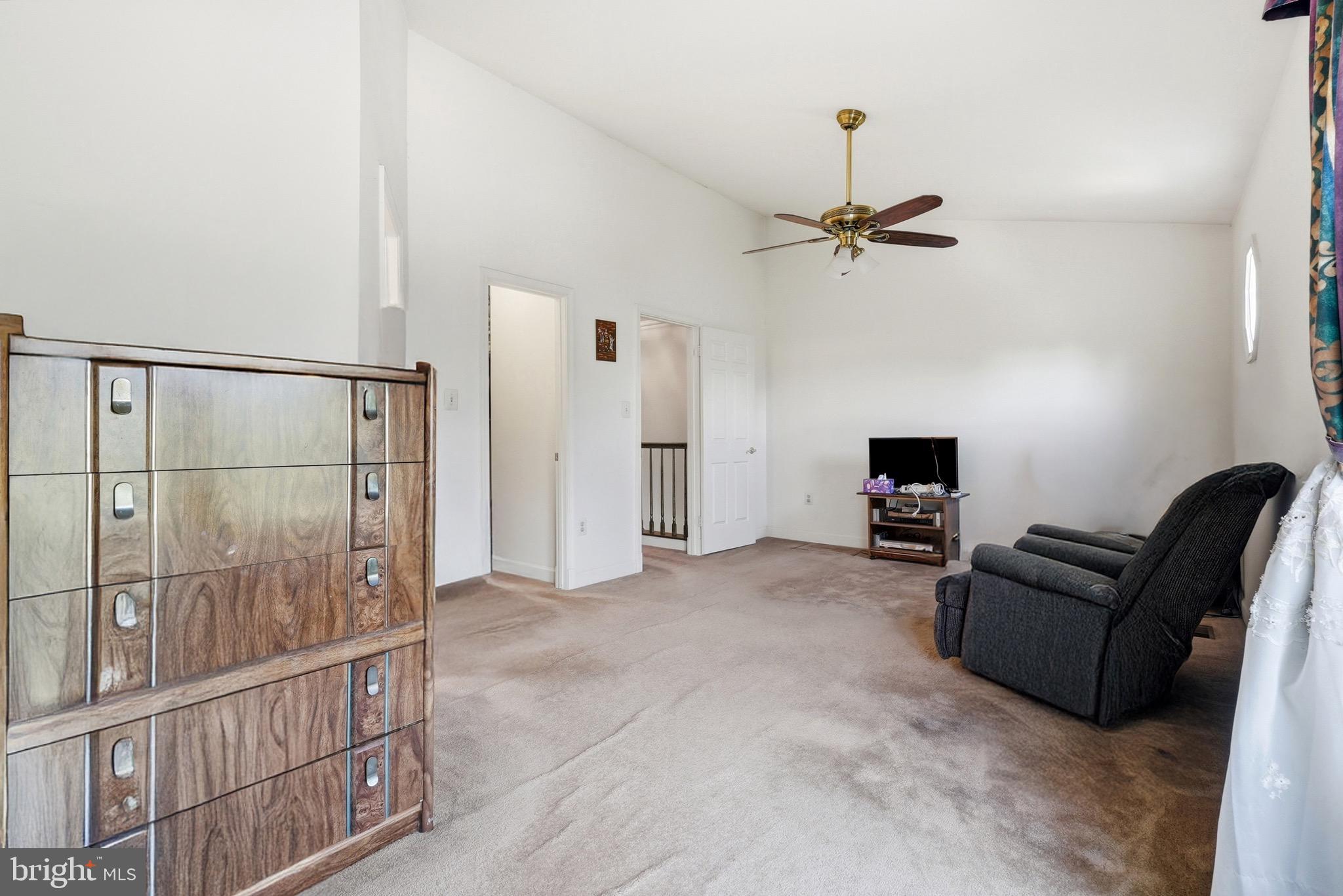 SEVEN OAKS - Residential