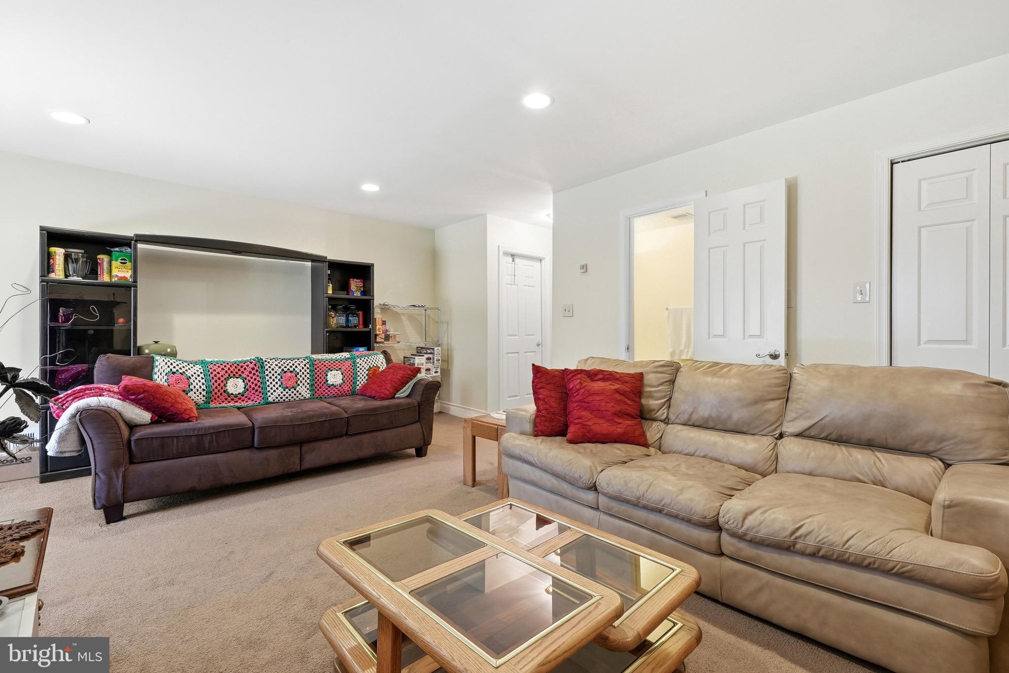 SEVEN OAKS - Residential