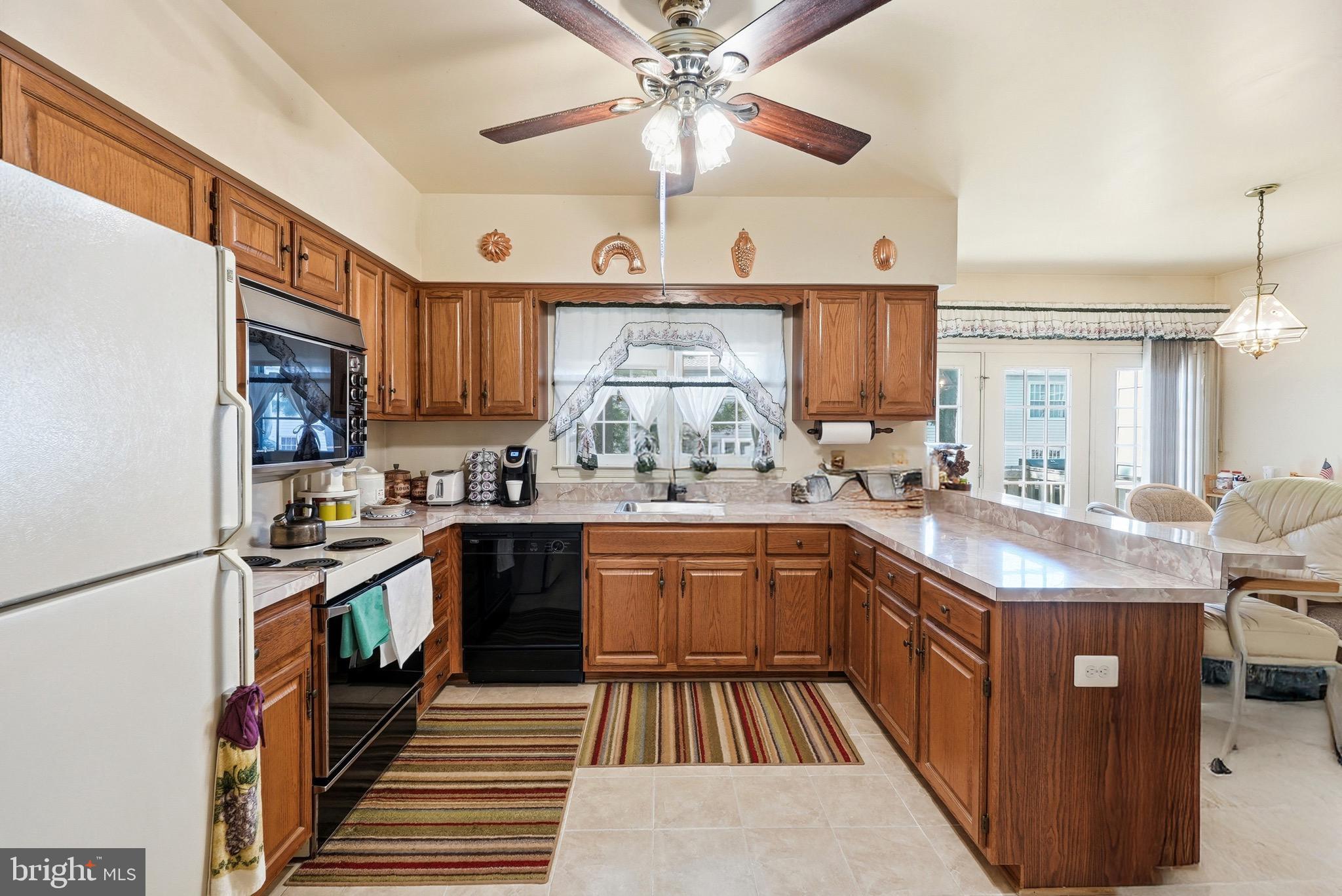 SEVEN OAKS - Residential