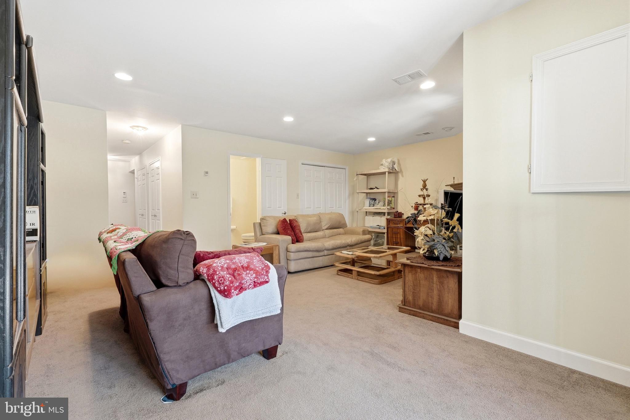 SEVEN OAKS - Residential