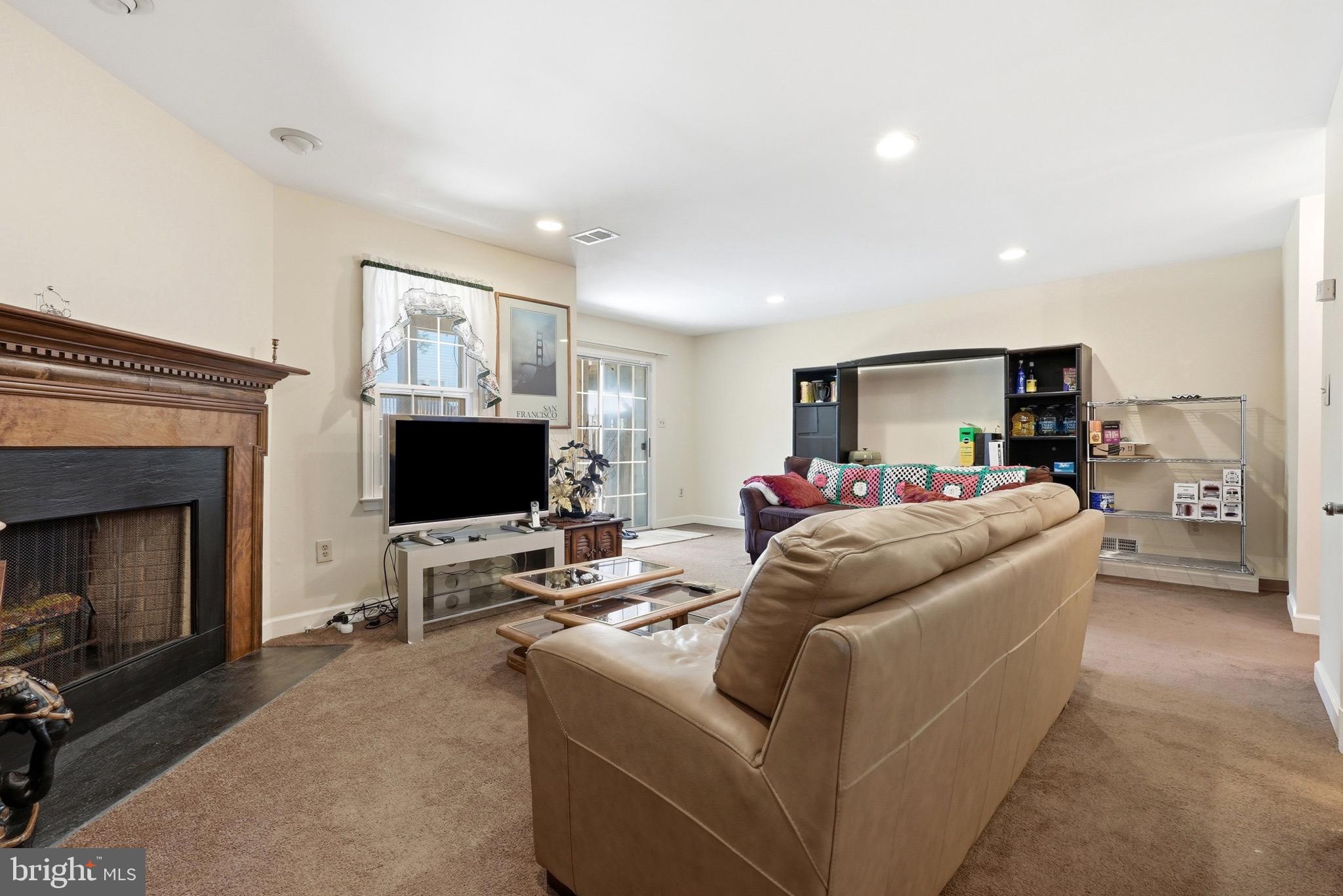 SEVEN OAKS - Residential