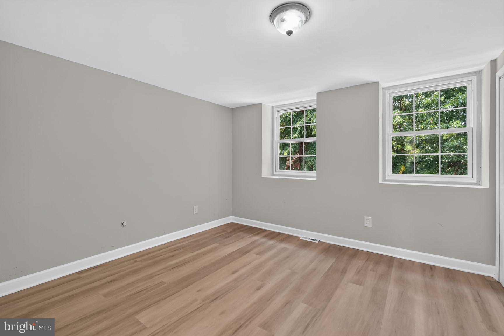 WINDMILL SQUARE - Residential