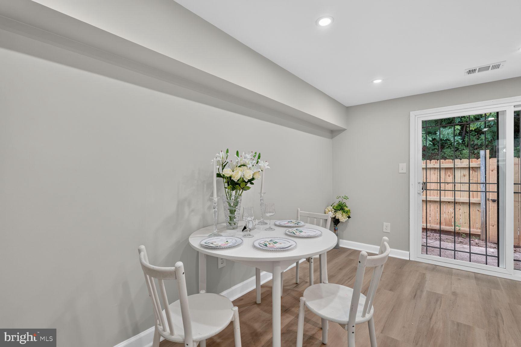 WINDMILL SQUARE - Residential