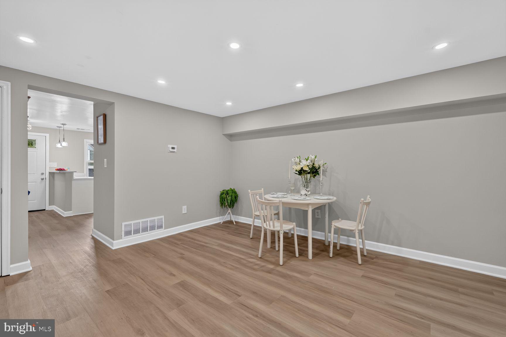 WINDMILL SQUARE - Residential