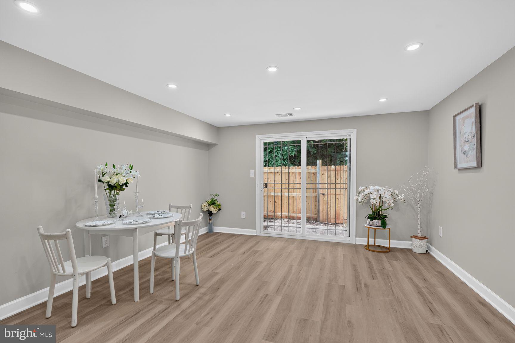WINDMILL SQUARE - Residential