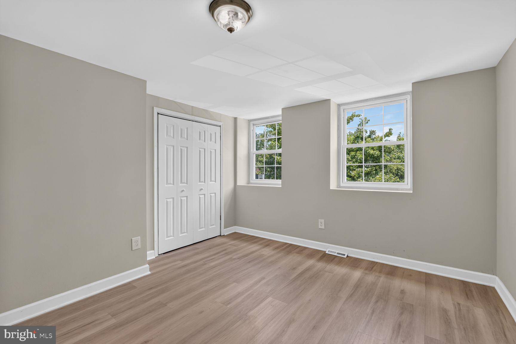 WINDMILL SQUARE - Residential