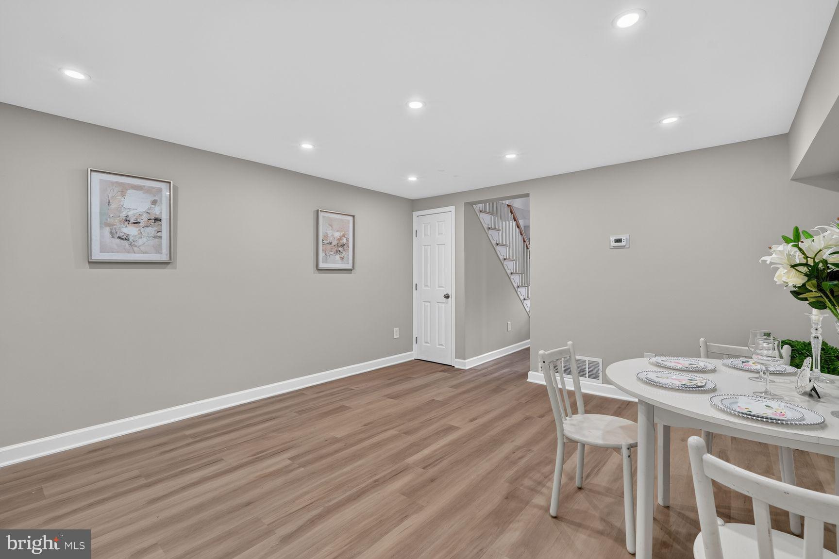 WINDMILL SQUARE - Residential