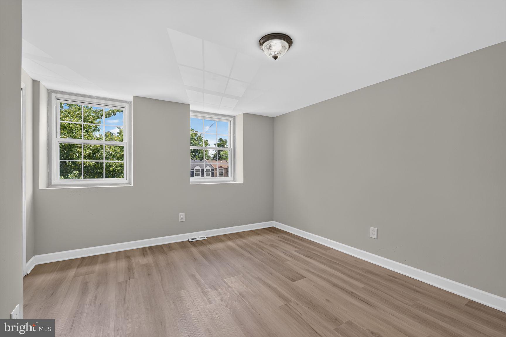 WINDMILL SQUARE - Residential