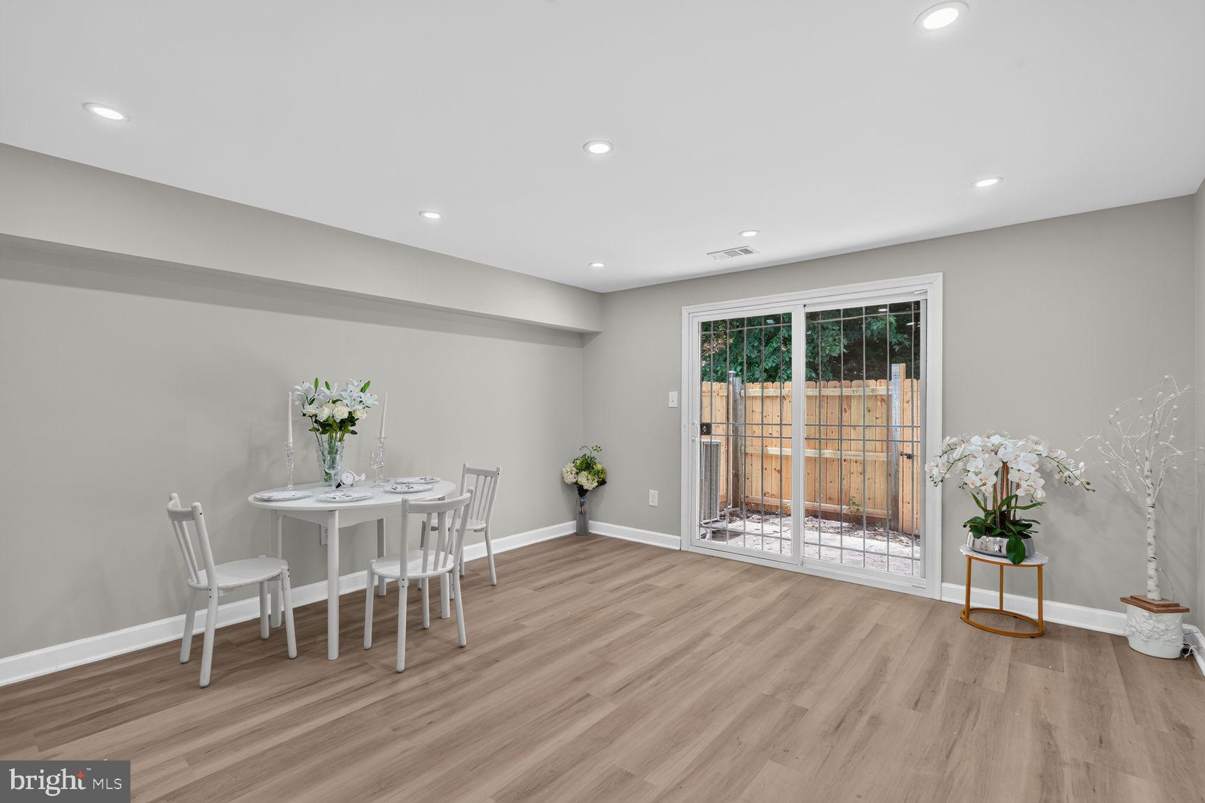 WINDMILL SQUARE - Residential