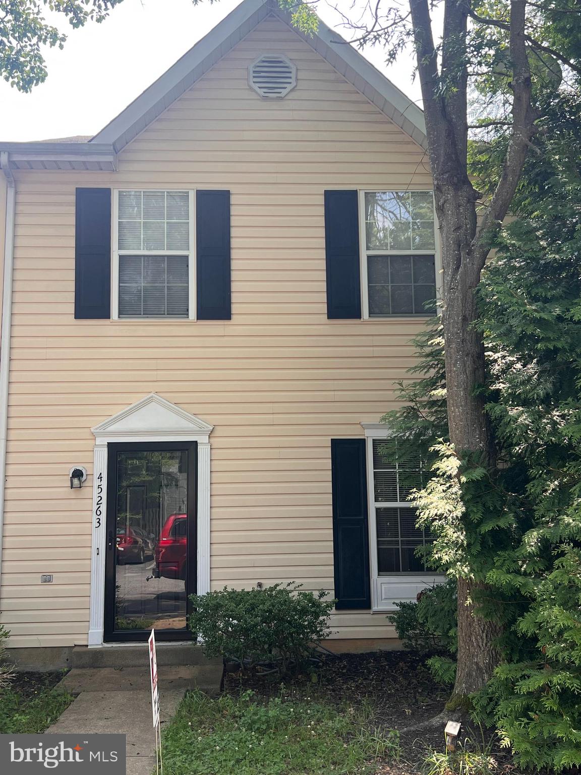 Townhome in convenient area close to shopping and central county.  Great first time property and a great price. 3 bedrooms 2.5 baths, & fenced in back yard.