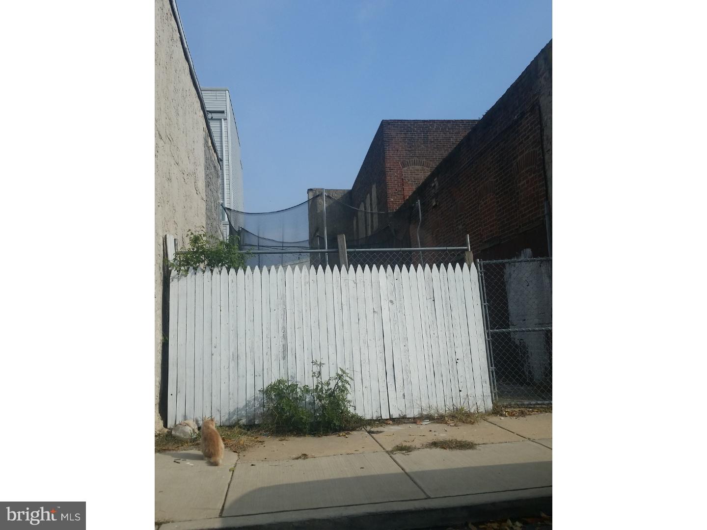 FISHTOWN - Land