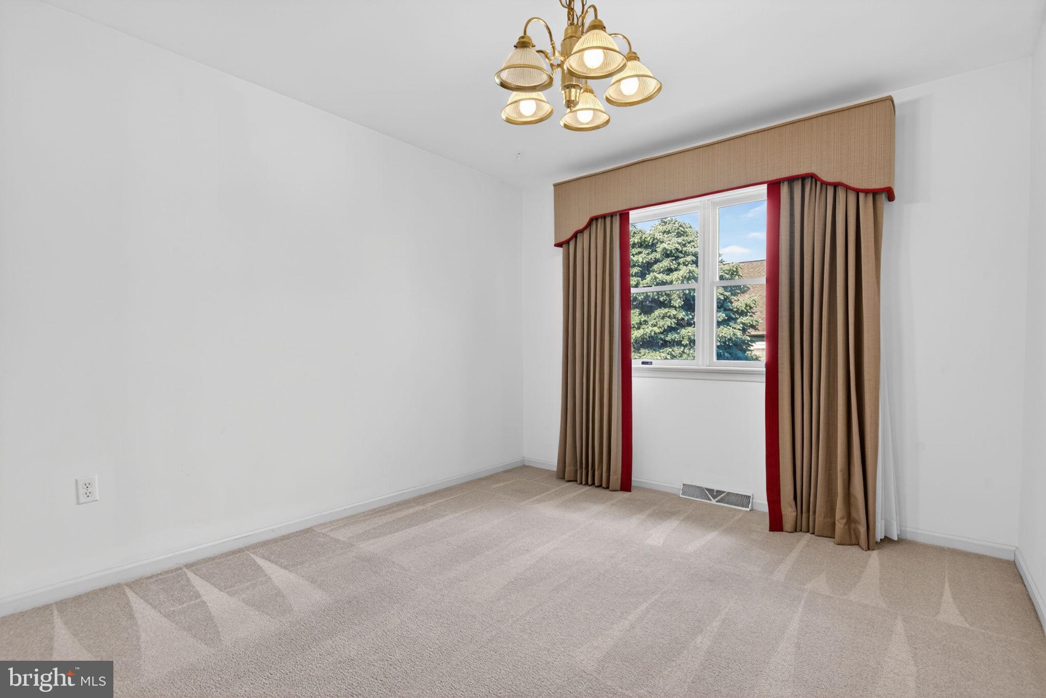THE OAKS - Residential