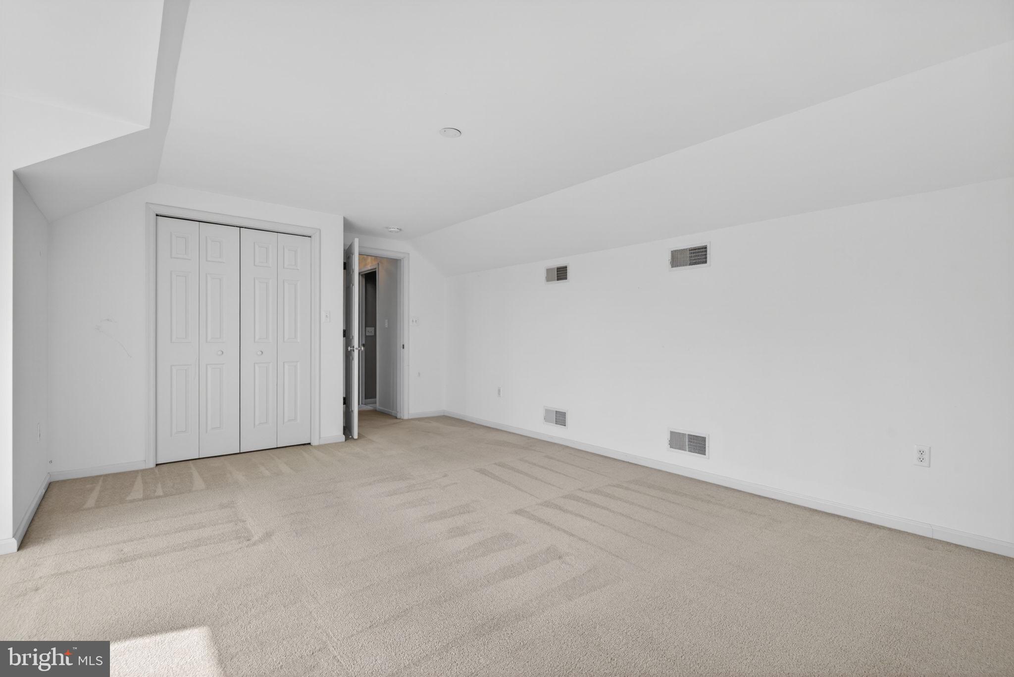 THE OAKS - Residential