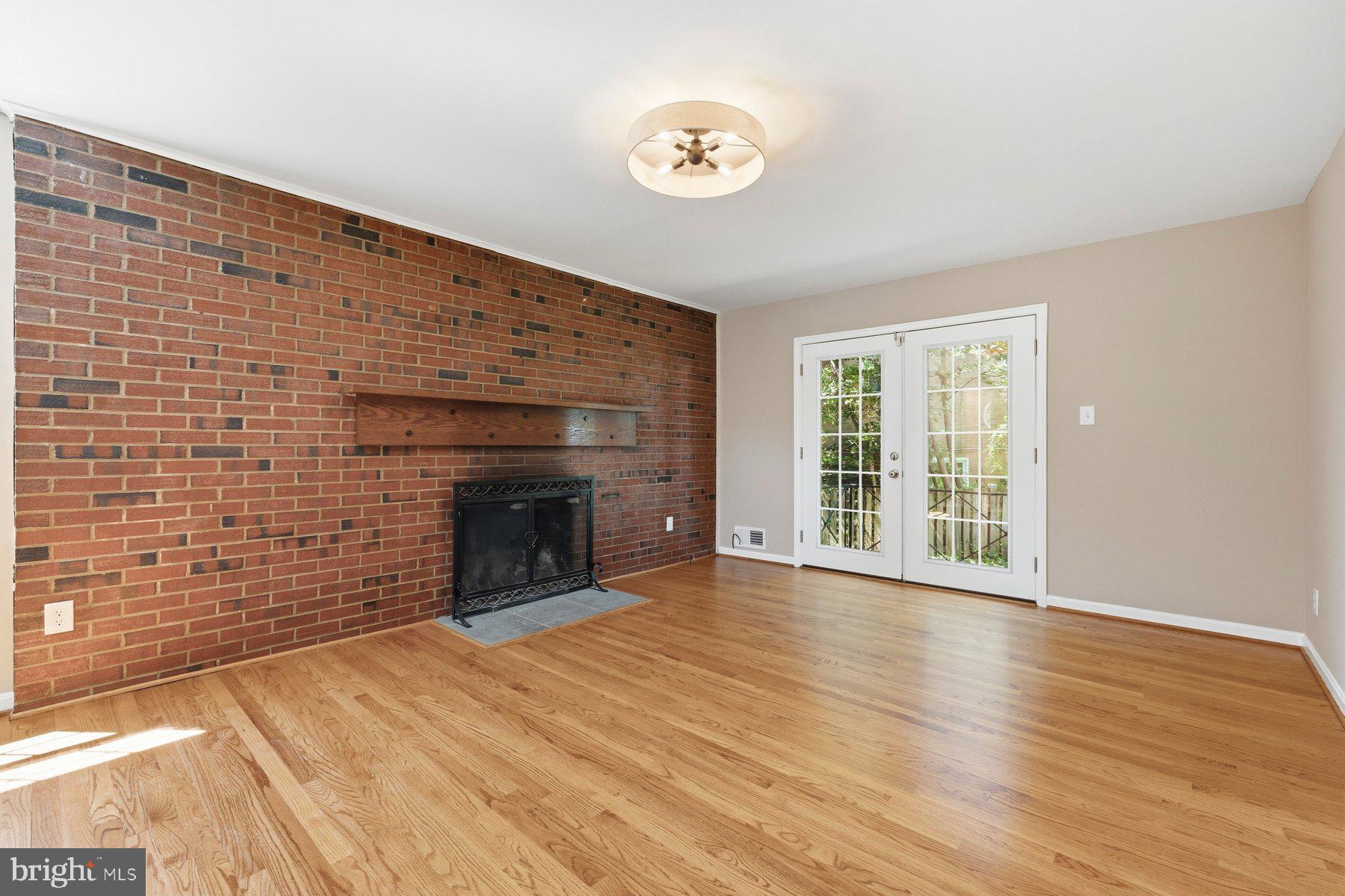 SPRINGBROOK MANOR - Residential