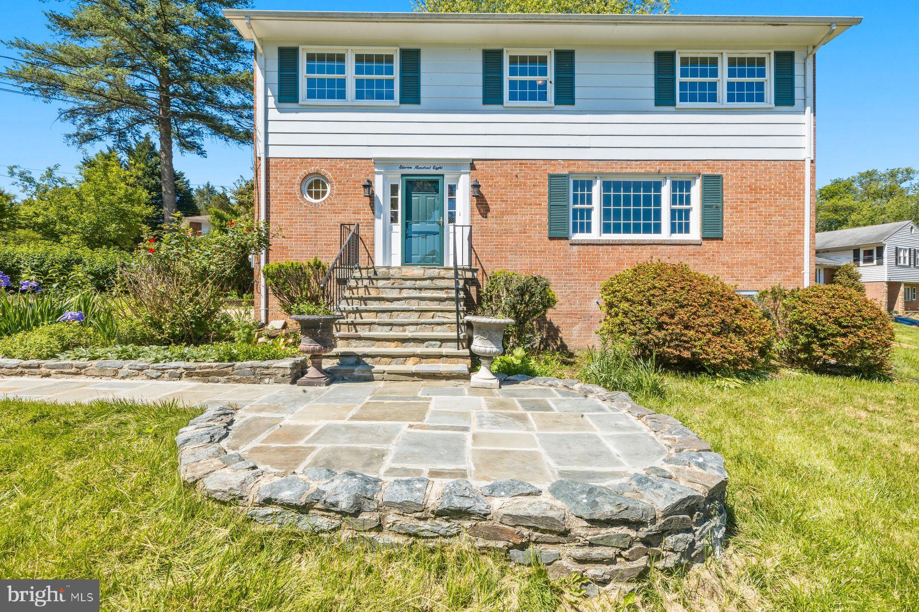 SPRINGBROOK MANOR - Residential