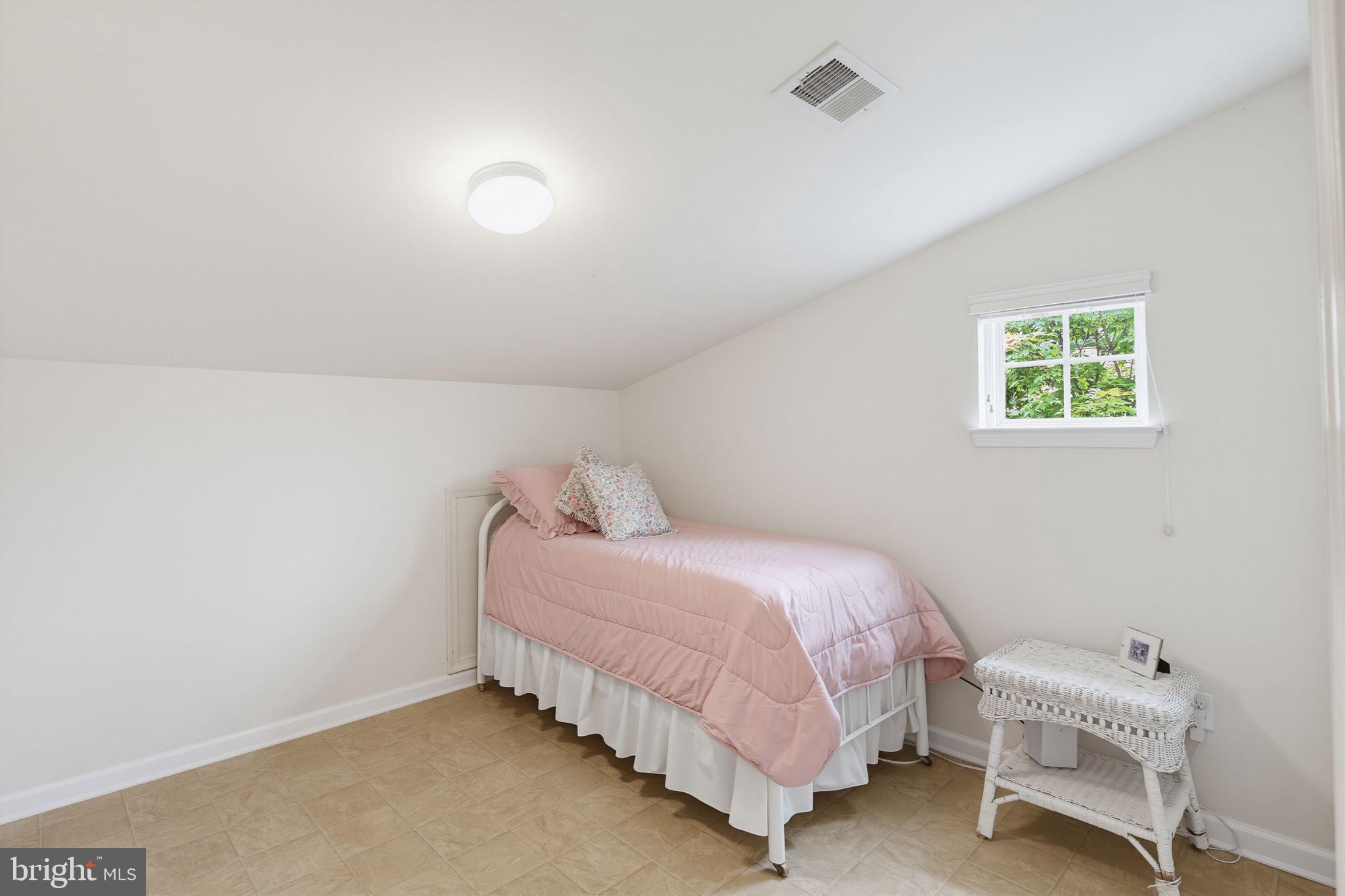 HEARTHSTONE AT VILLAGE CREST CONDOMINIUMS - Residential