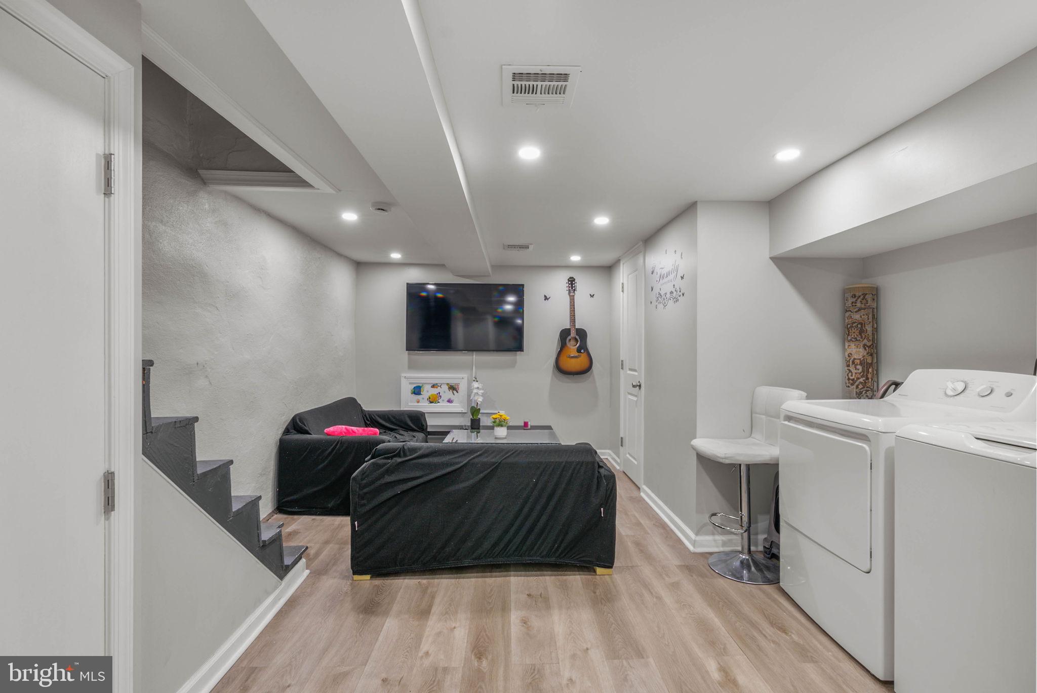 HIGHLAND PARK - Residential Income