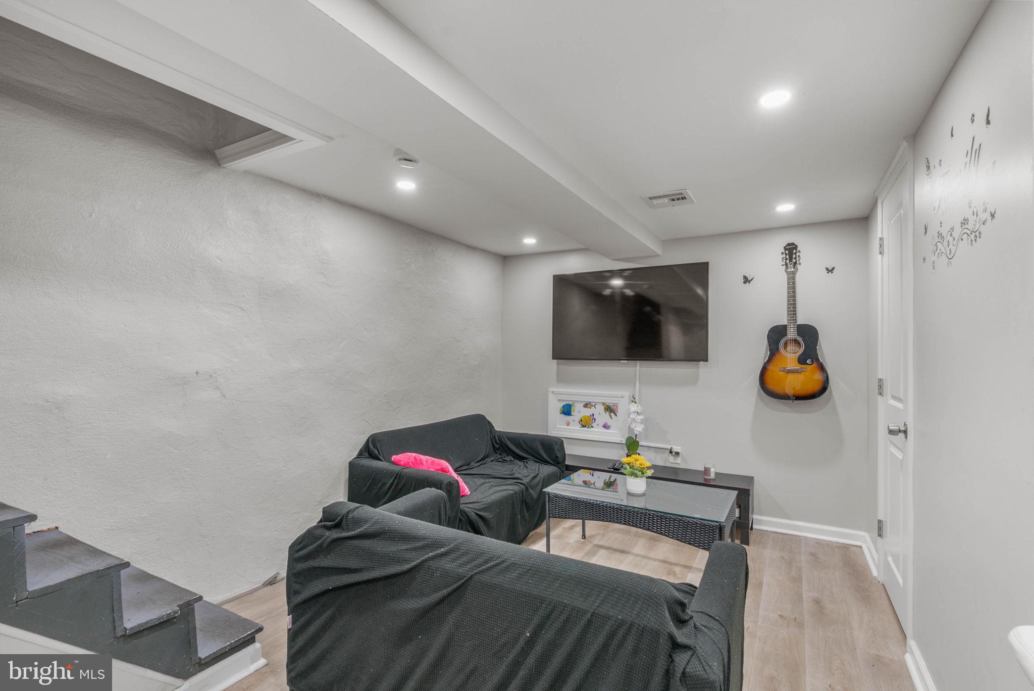 HIGHLAND PARK - Residential Income