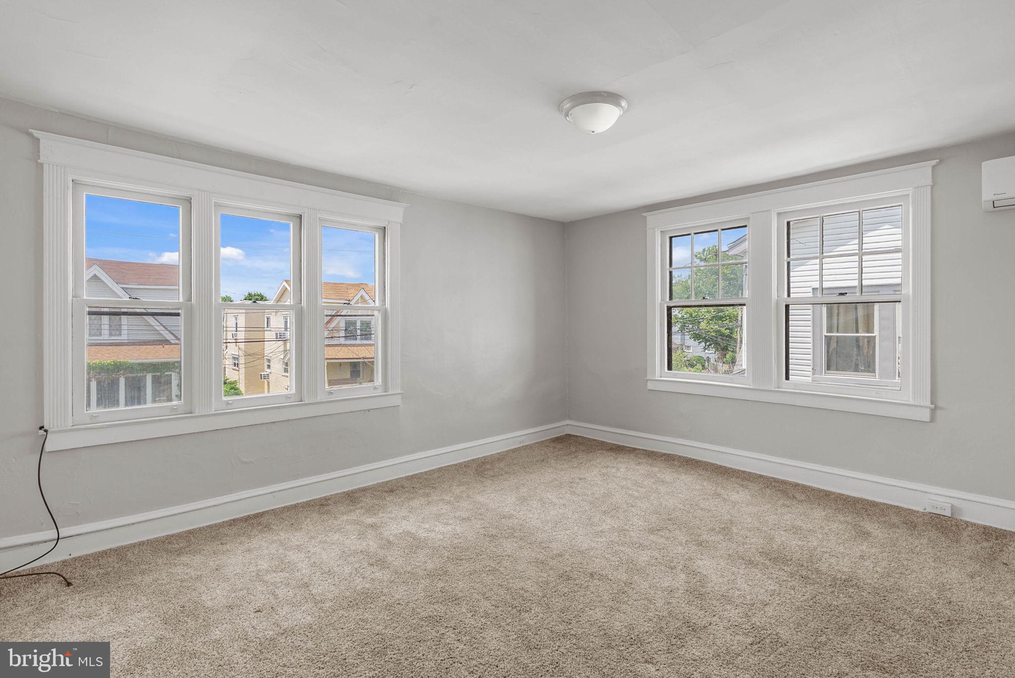 HIGHLAND PARK - Residential Income