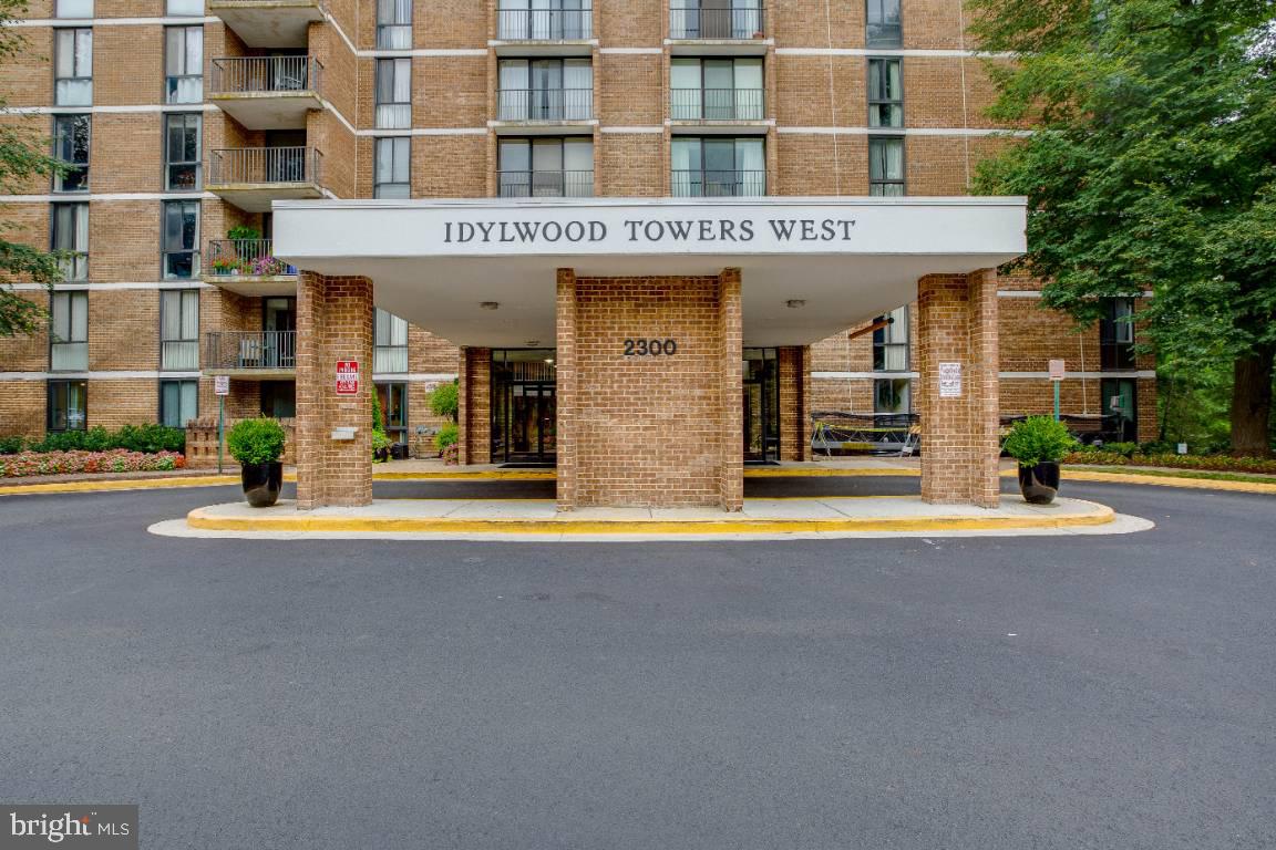 IDYLWOOD TOWERS - Residential