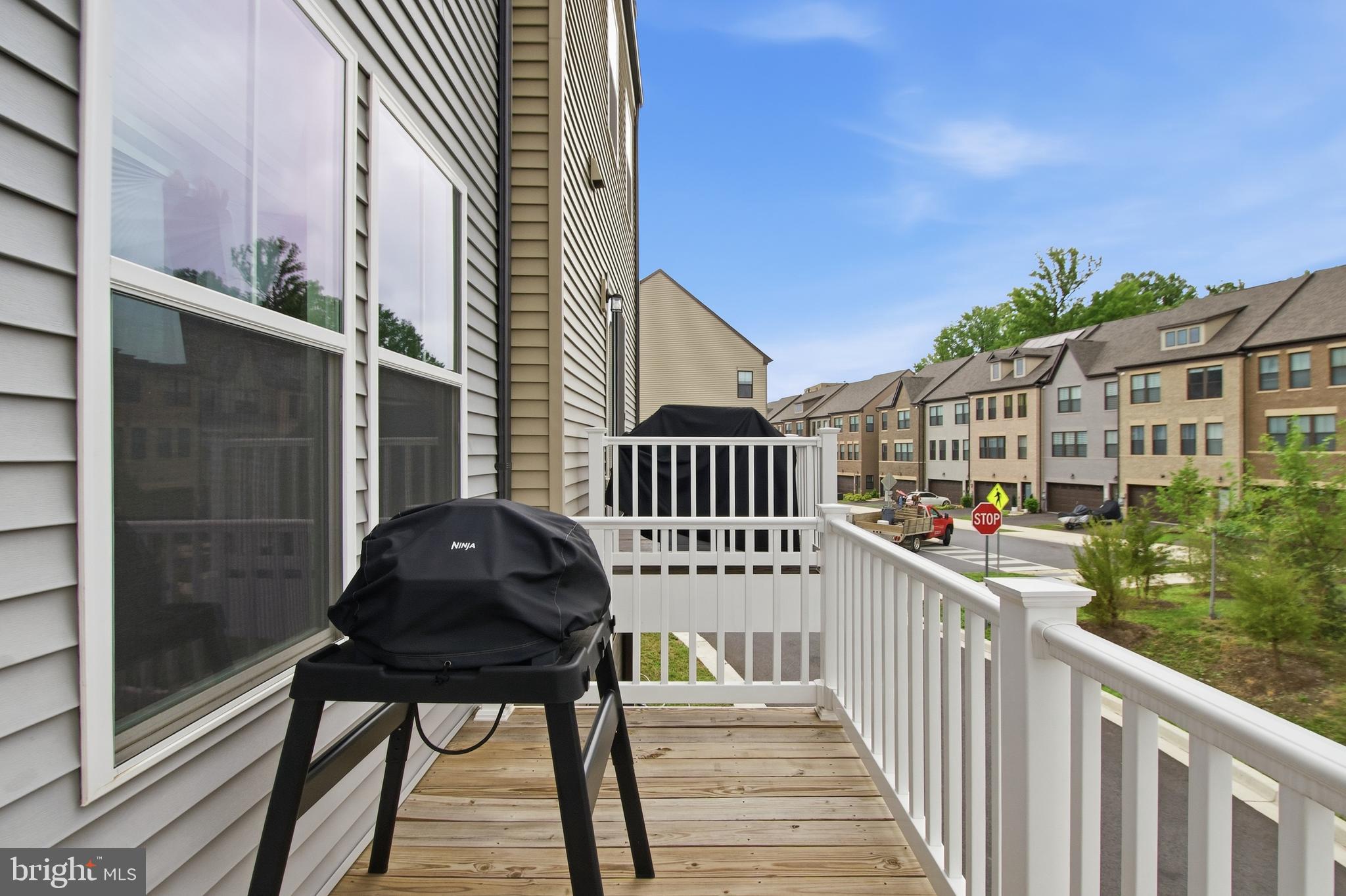 GATEWAY WEST - Residential