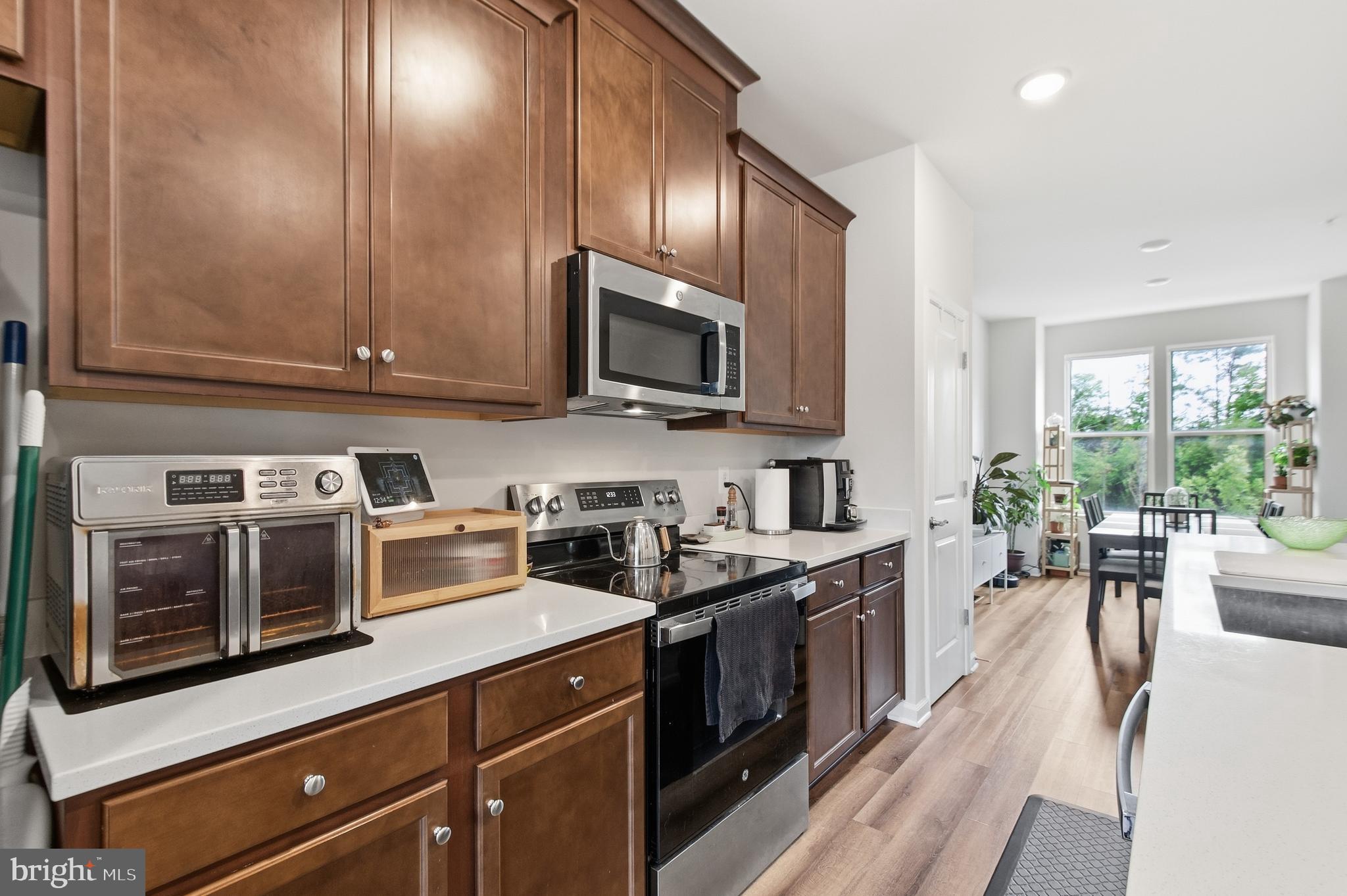 GATEWAY WEST - Residential