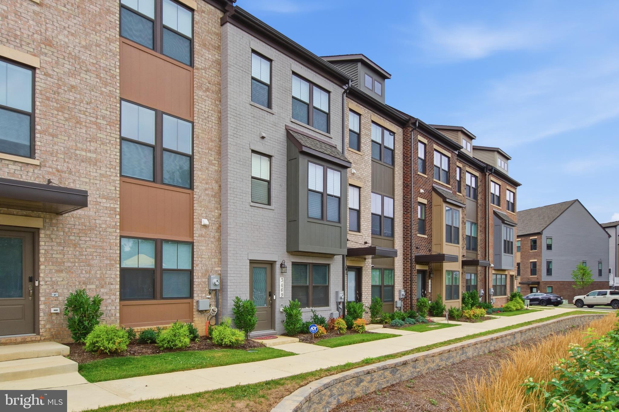 GATEWAY WEST - Residential