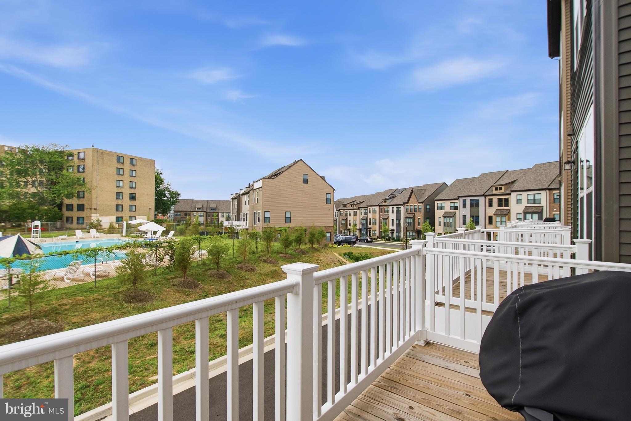 GATEWAY WEST - Residential