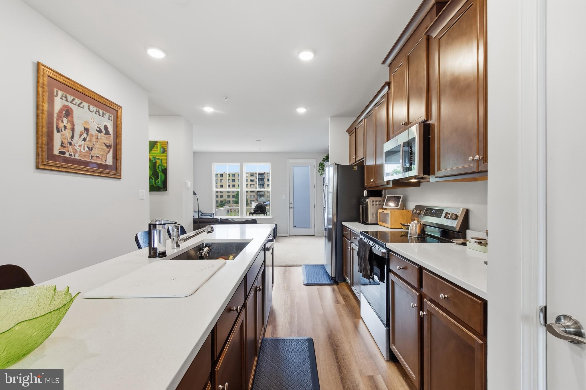 GATEWAY WEST - Residential