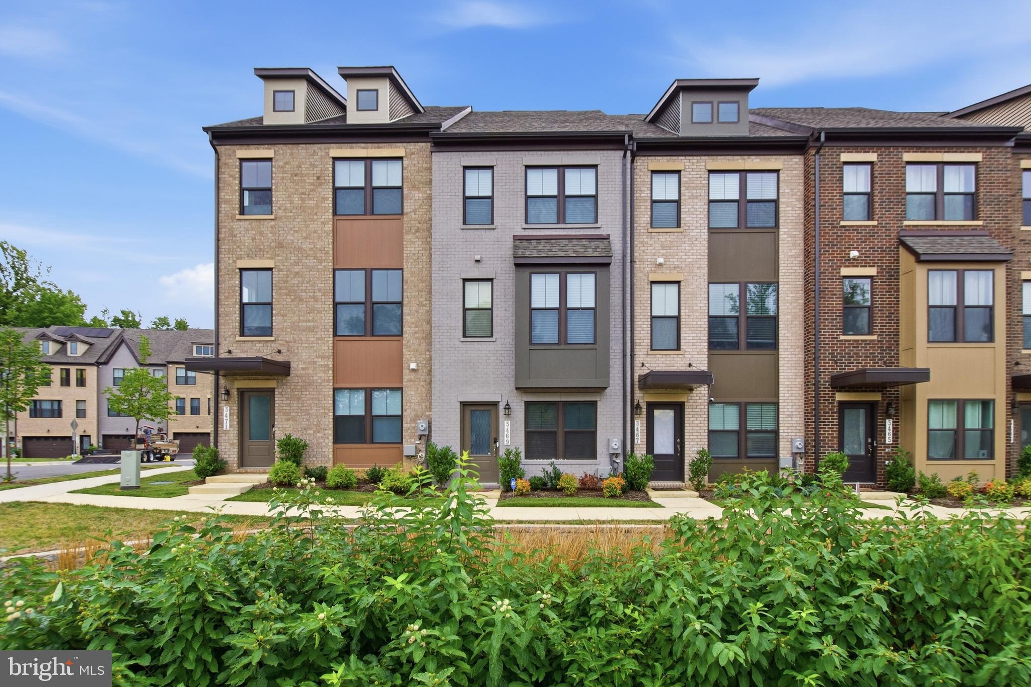 GATEWAY WEST - Residential