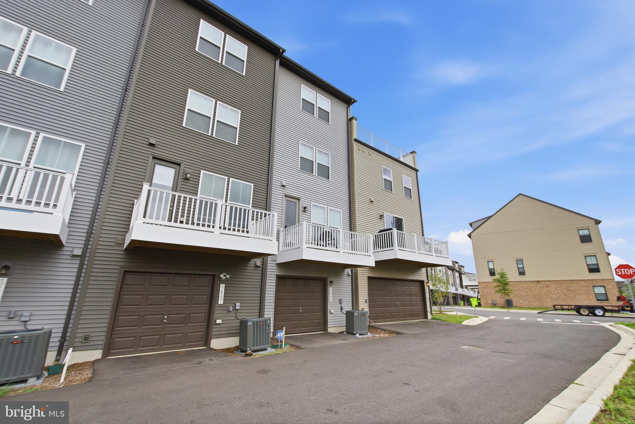 GATEWAY WEST - Residential