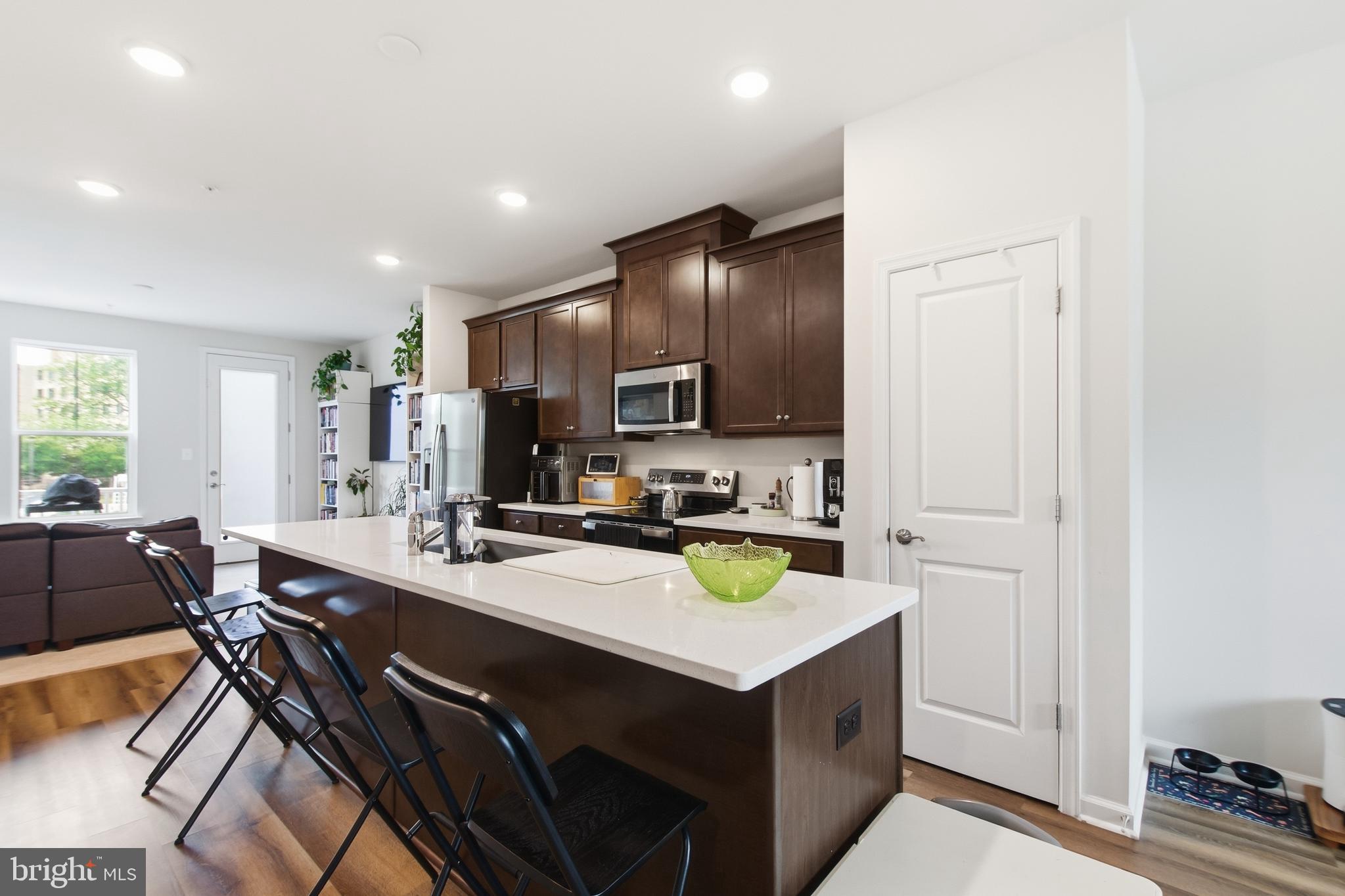 GATEWAY WEST - Residential