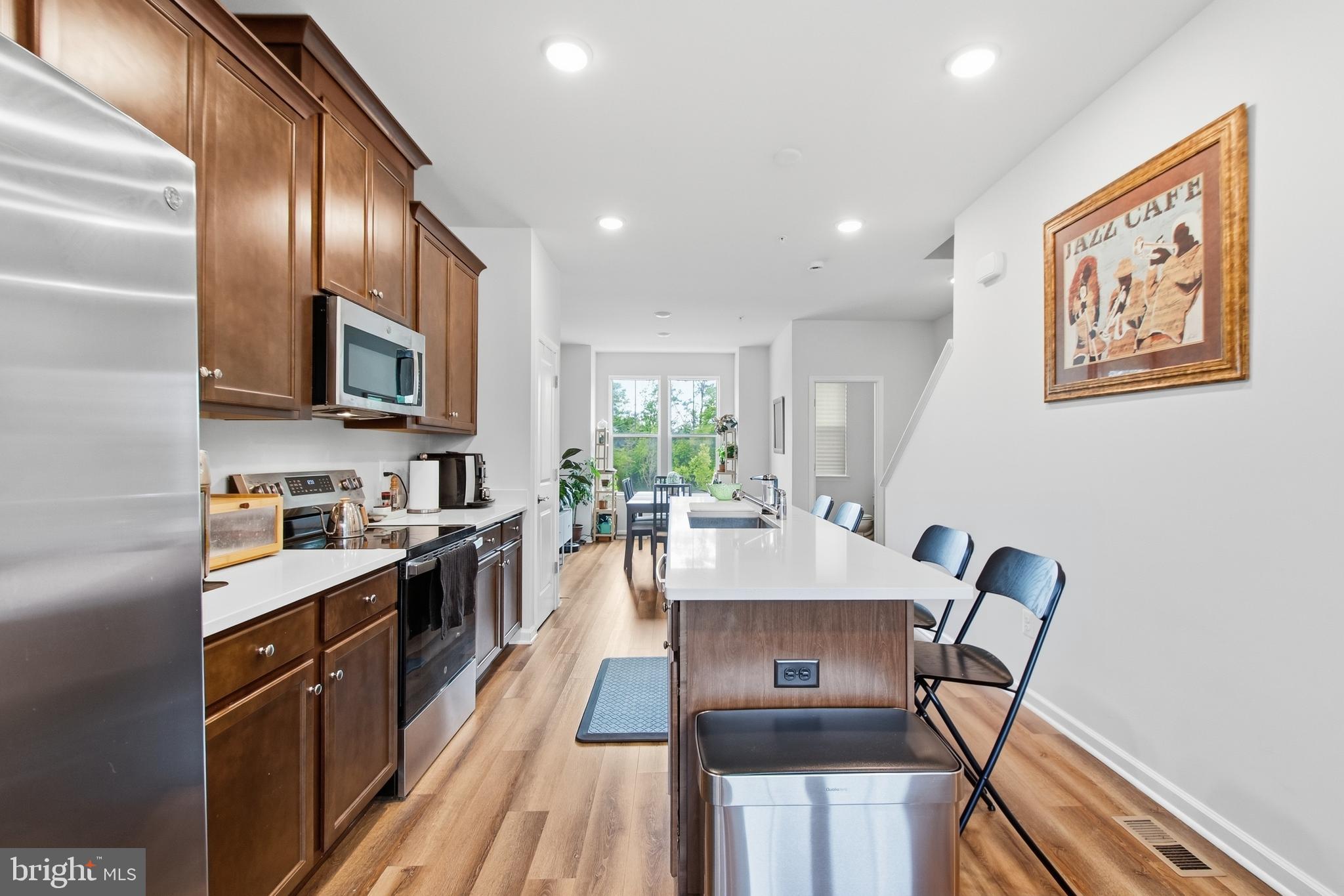 GATEWAY WEST - Residential
